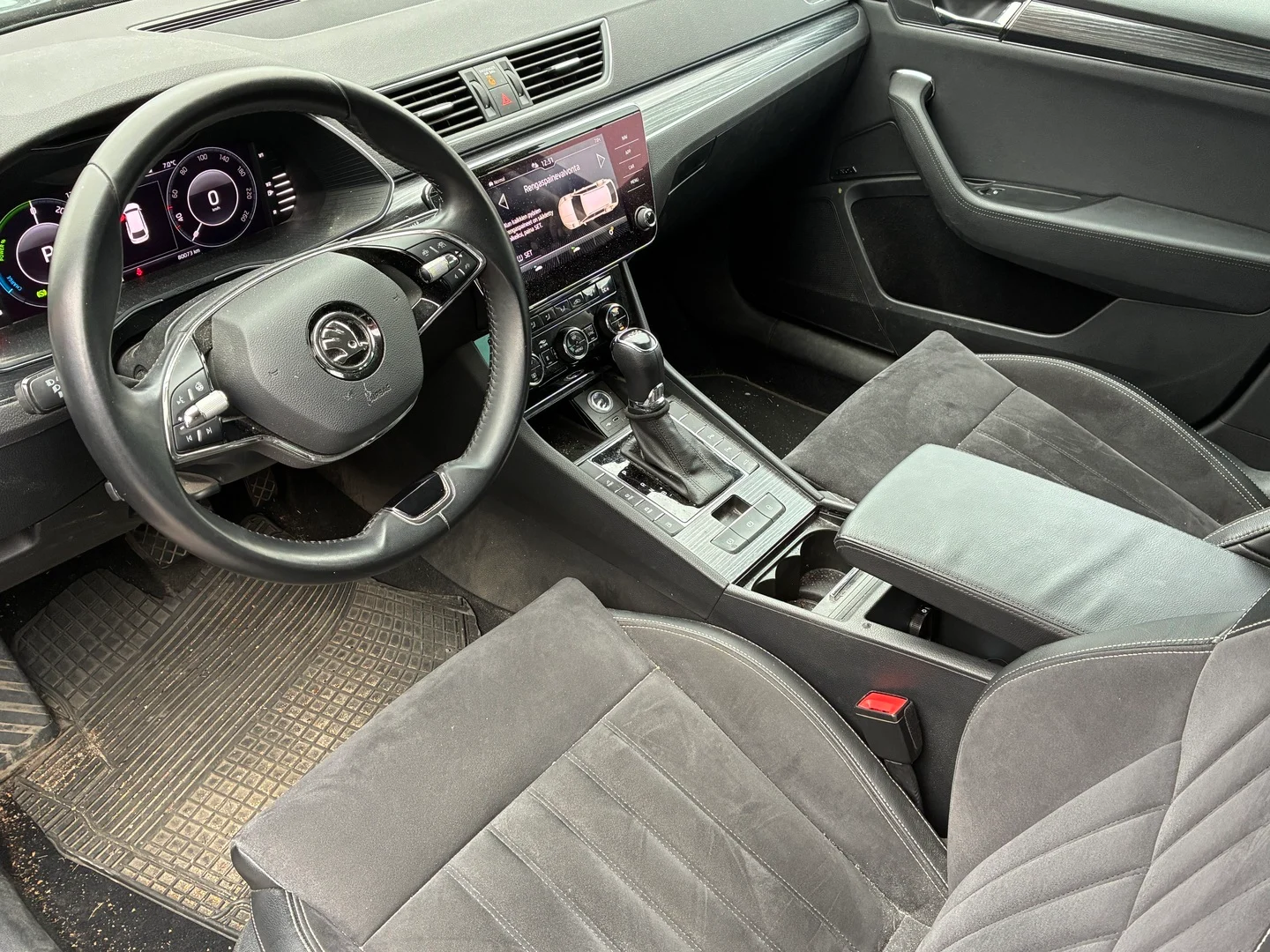 Car Image - 3ZXcv6WkEWgccimN7gvdlQ