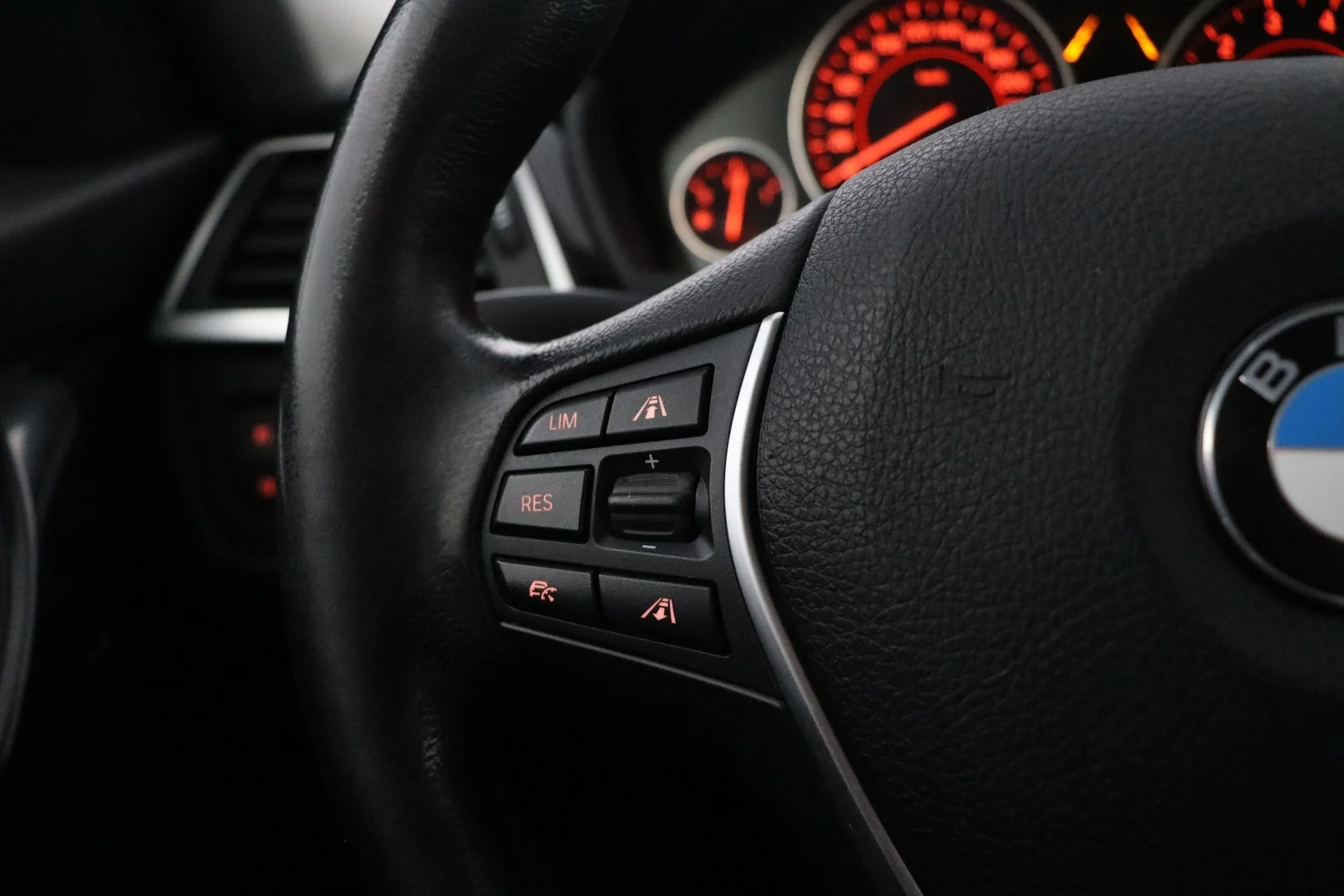 Car Image - 6ONmDbw9zURil9fgWn1hJ7