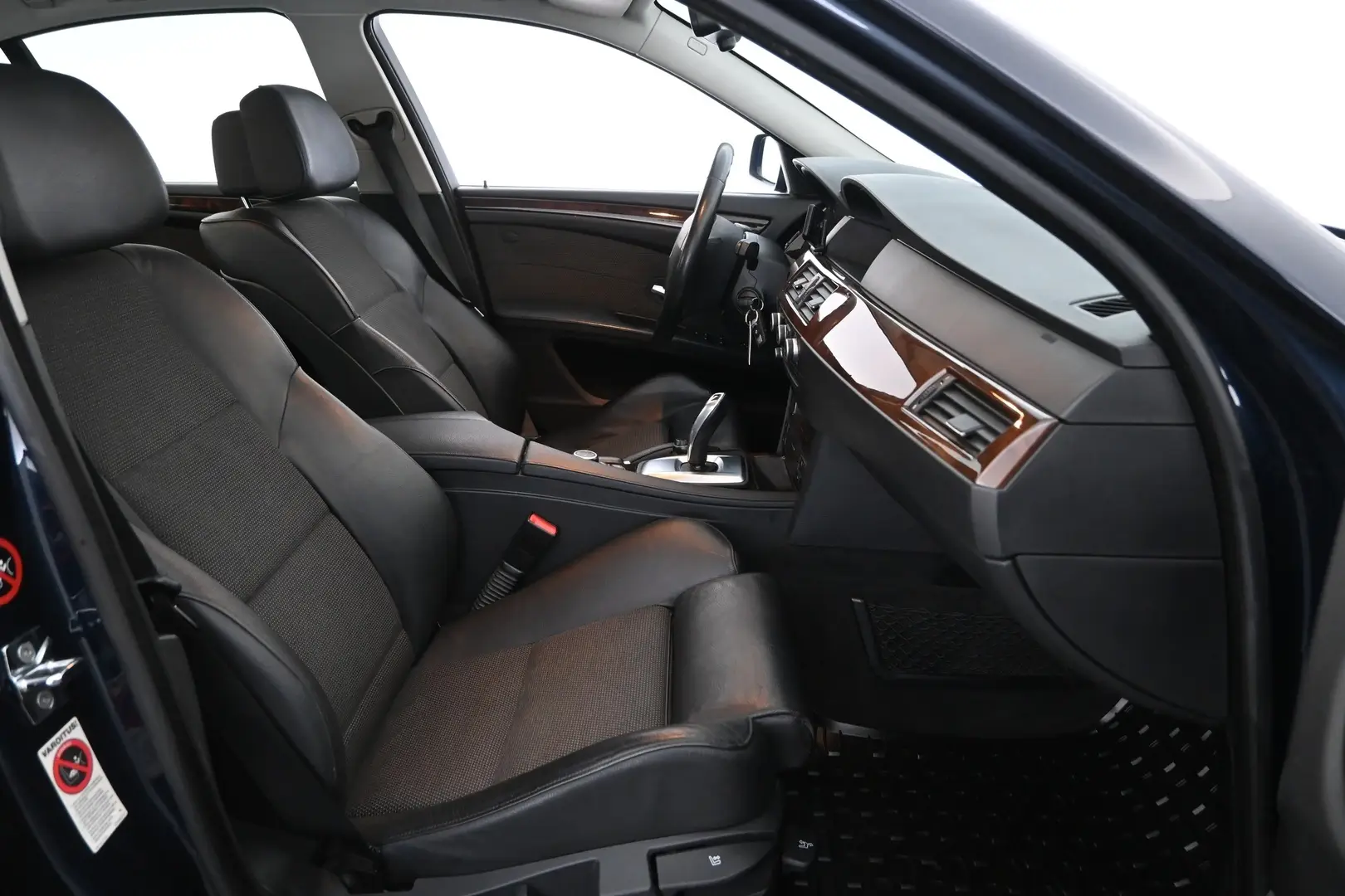 Car Image - 4Xm2TFTlKW9MHmhzknTp1O