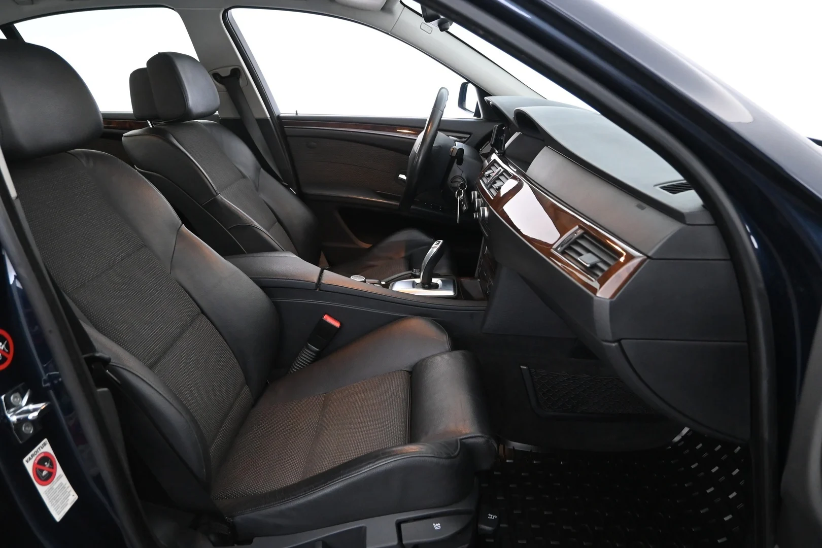 Car Image - 4Xm2TFTlKW9MHmhzknTp1O