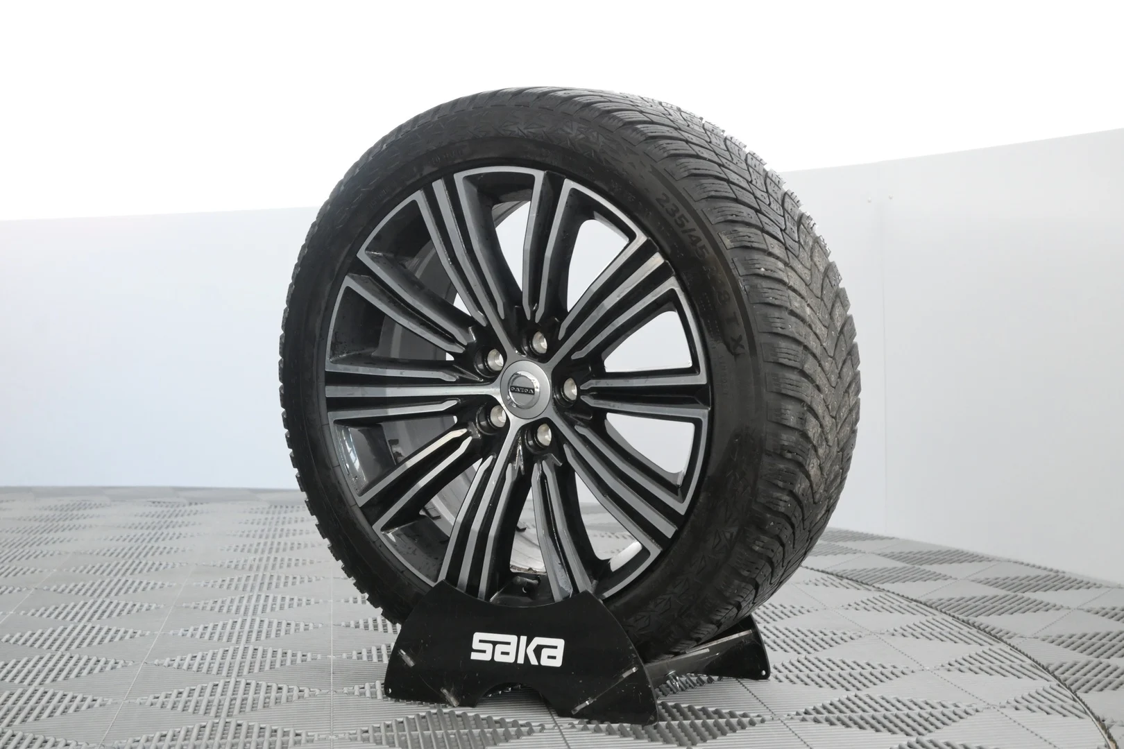 Car Image - 3a0JDmYQ66mCryKzmQ0sws