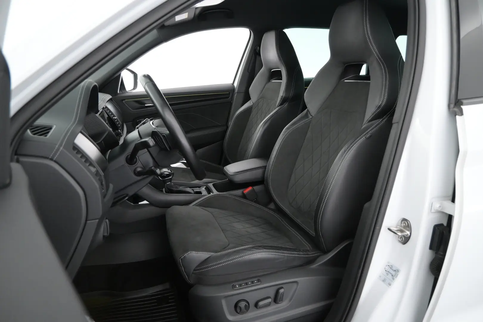 Car Image - 5Q7TPXnHgjJXTB5Whzotox