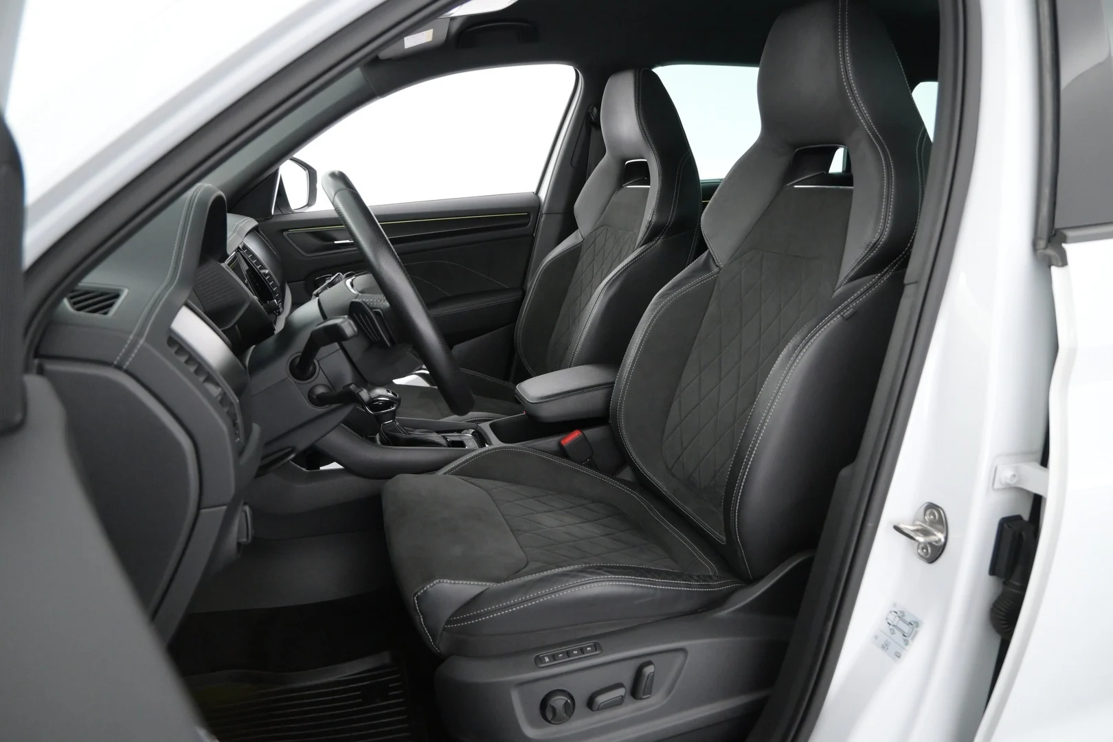 Car Image - 5Q7TPXnHgjJXTB5Whzotox