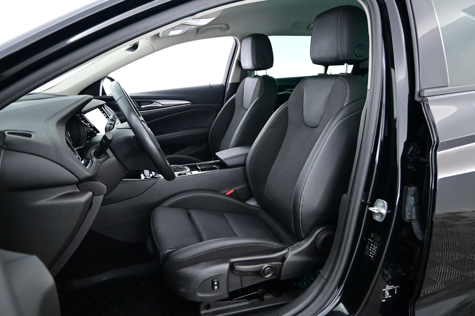 Car Image - 6hSqBekpdz5MN4xhJeioer