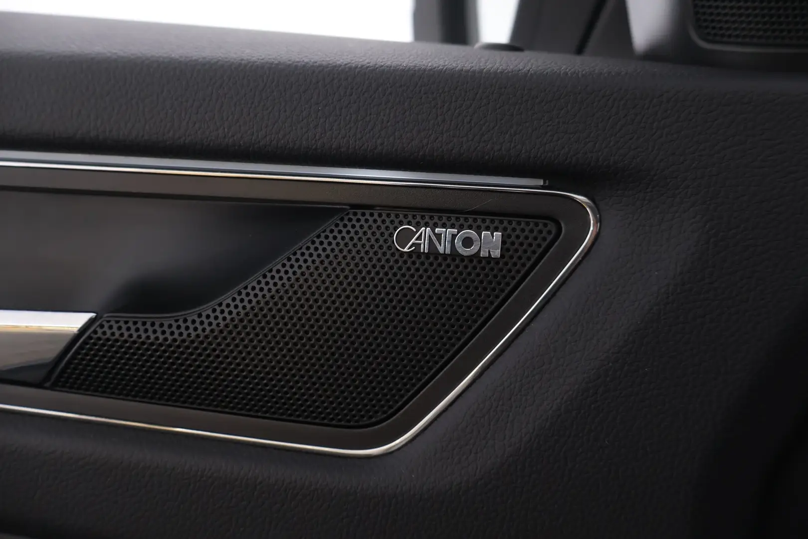 Car Image - 2b6kBY70QkFXrlary0dVQG