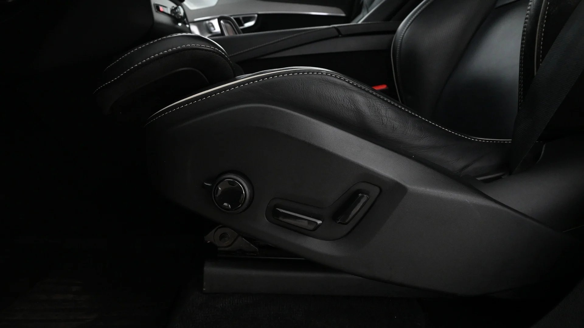 Car Image - 1UOdxTNotaofxFc6s8C5pN