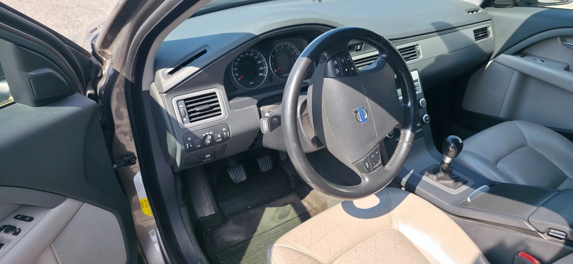 Car Image - BlX3Bqva2T8efXUuOIGe3