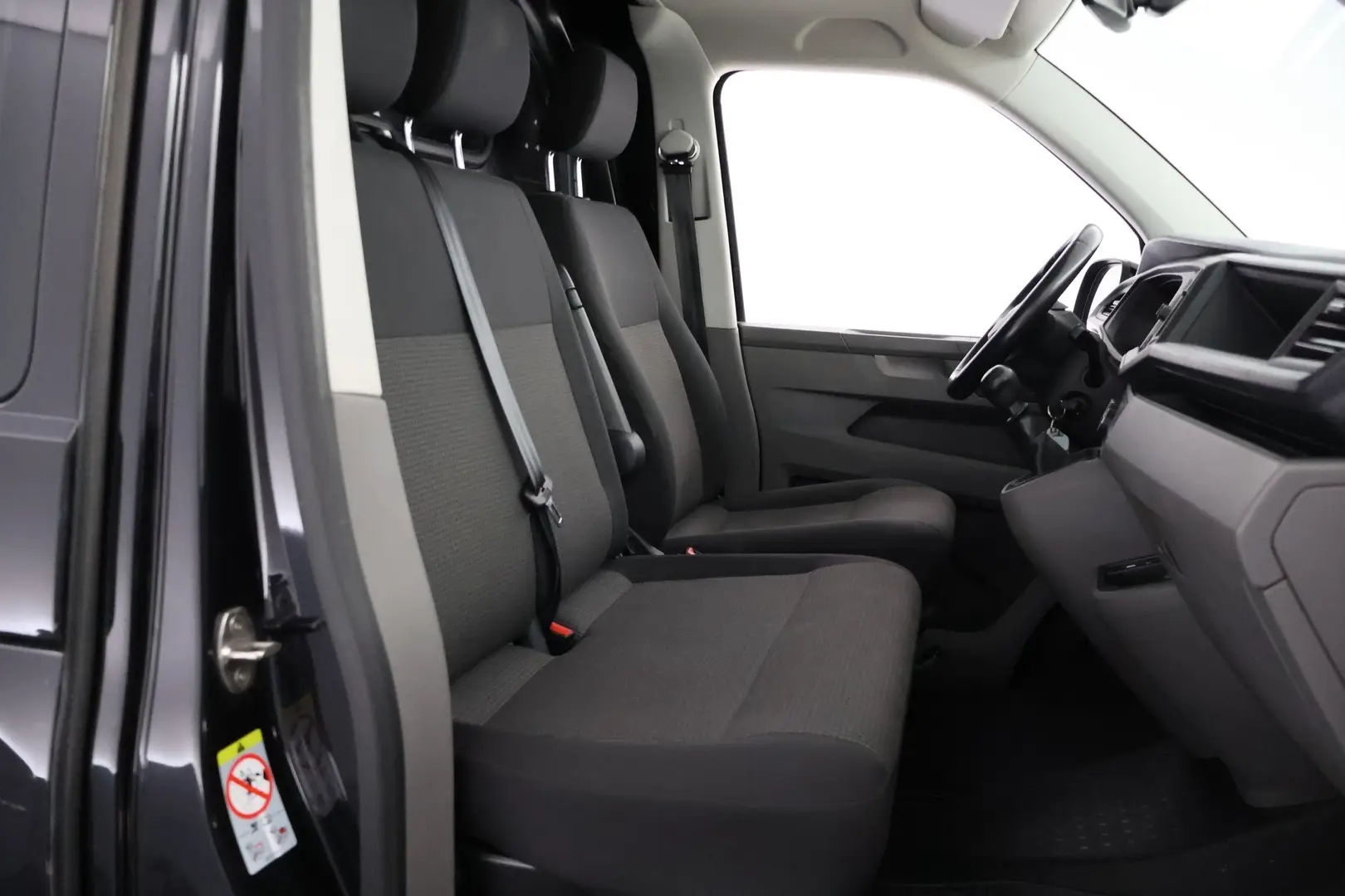 Car Image - 3mO0E0vQLAfSavE4qrhZWd