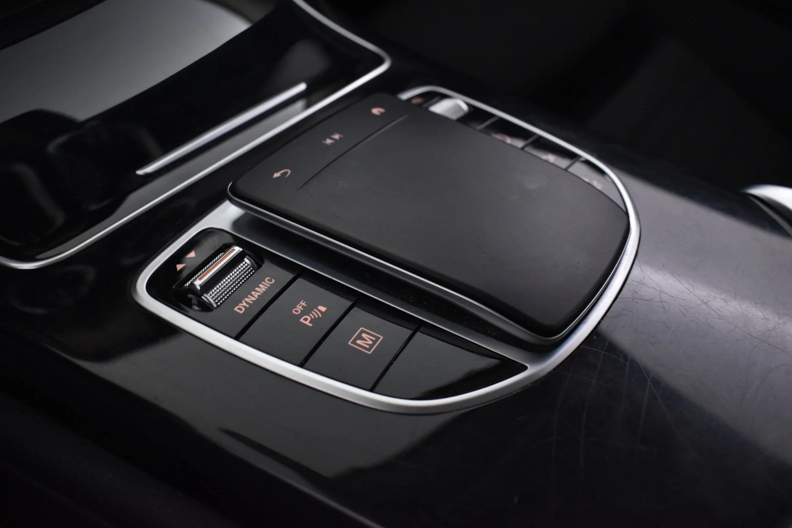 Car Image - 4vAHiGUG72LpAgkBj7Vr2d