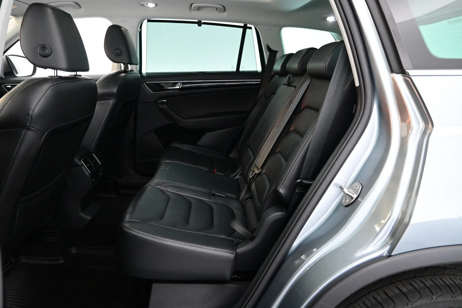 Car Image - 6PUJsTPH1ik7dbEvHgATuY