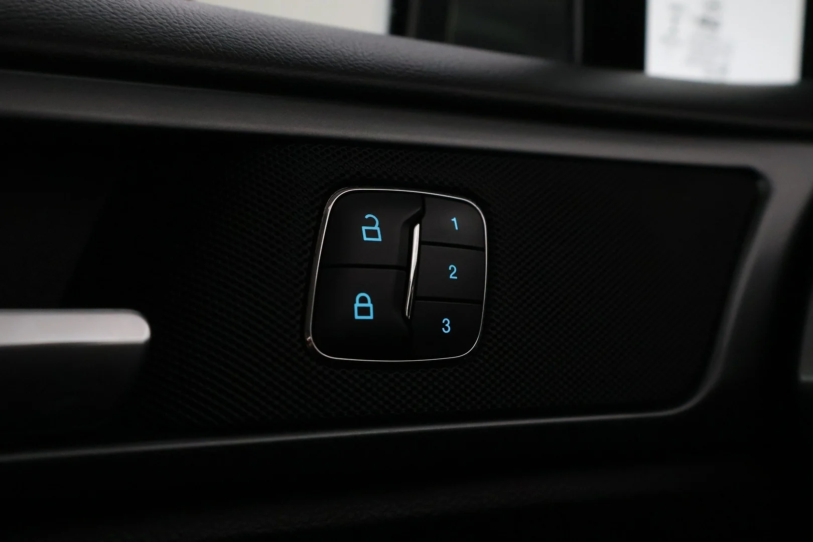 Car Image - 5AmwRkWppMe9AYsCX1lw35