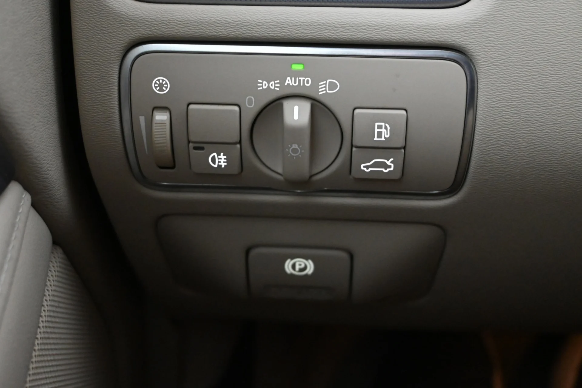 Car Image - 5XDjZaf4LDem7d91QFyuMG