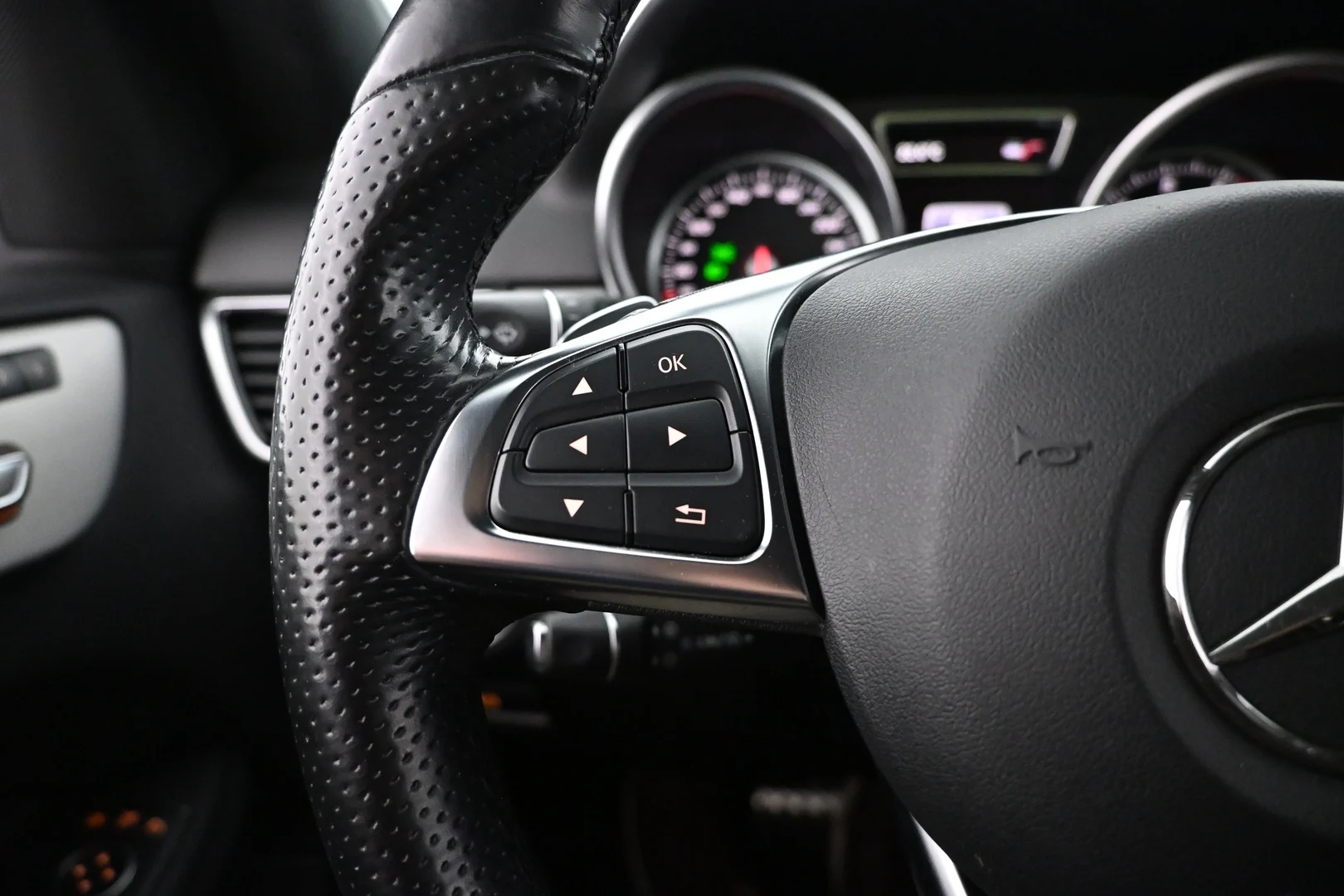 Car Image - 2g6VAabyrnatxh9O1HHNdU