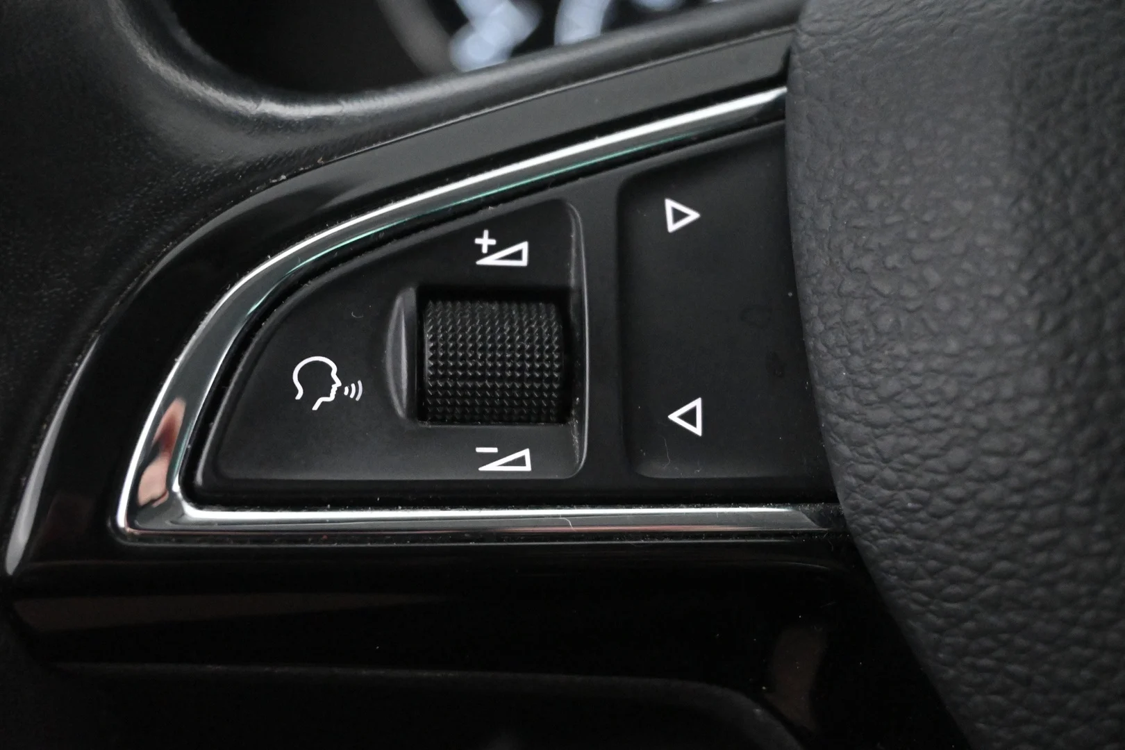 Car Image - 7aonO8mzbwZclfuSqIDcDe