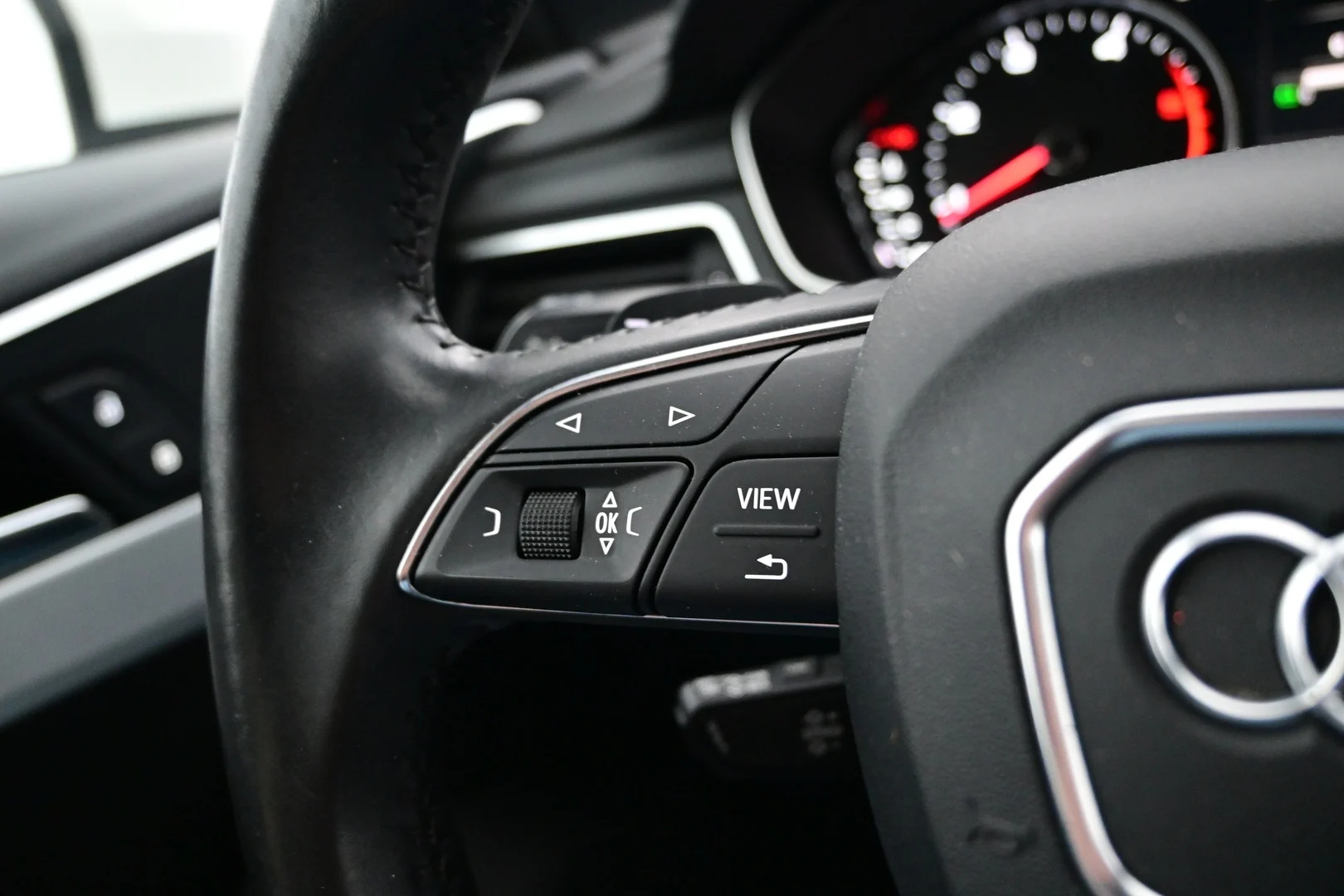 Car Image - 1aYcPEL33i1Z7Ka0vxQs1X
