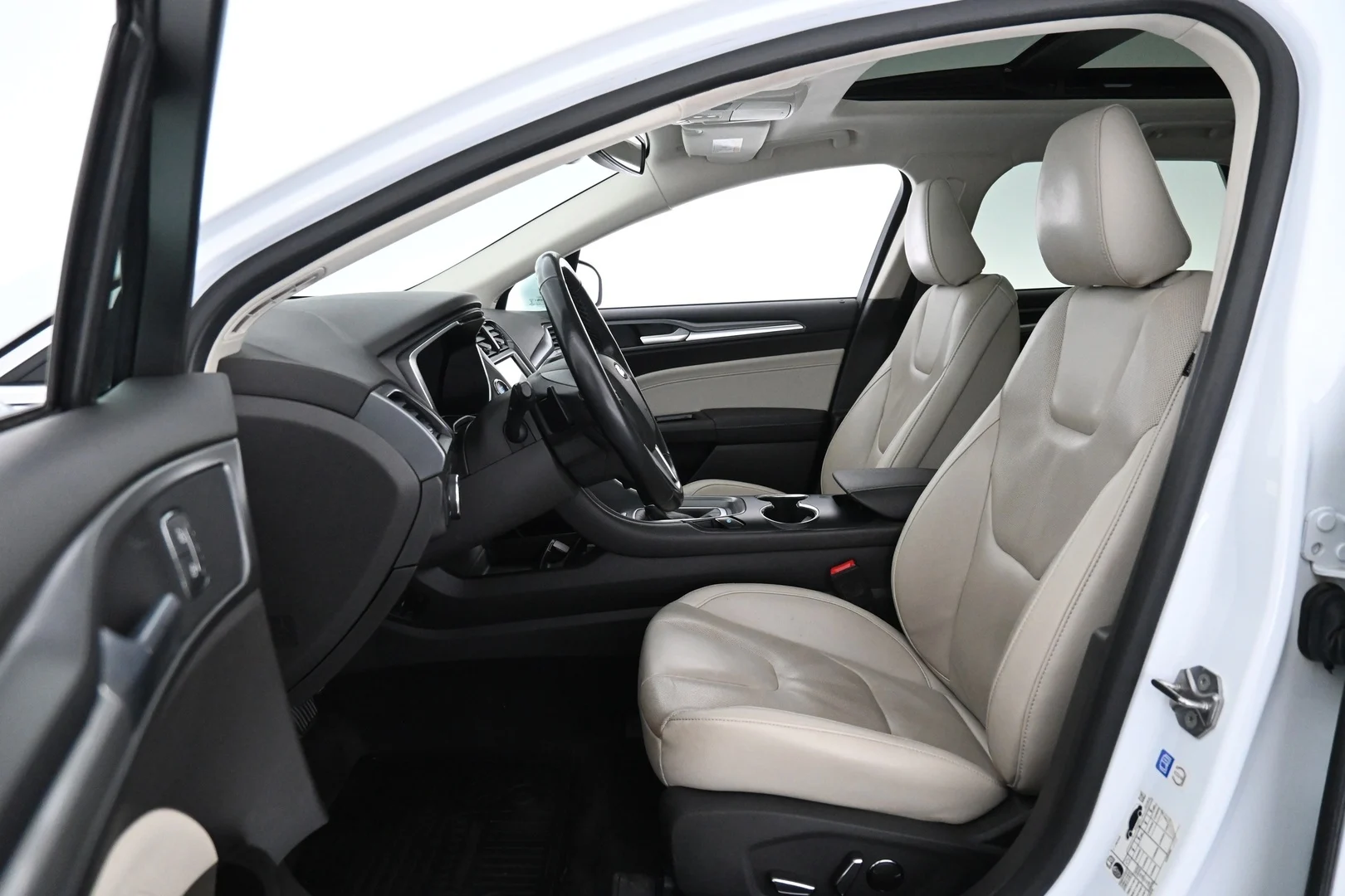 Car Image - bT3wZ27TtceL7gD34Y1rc