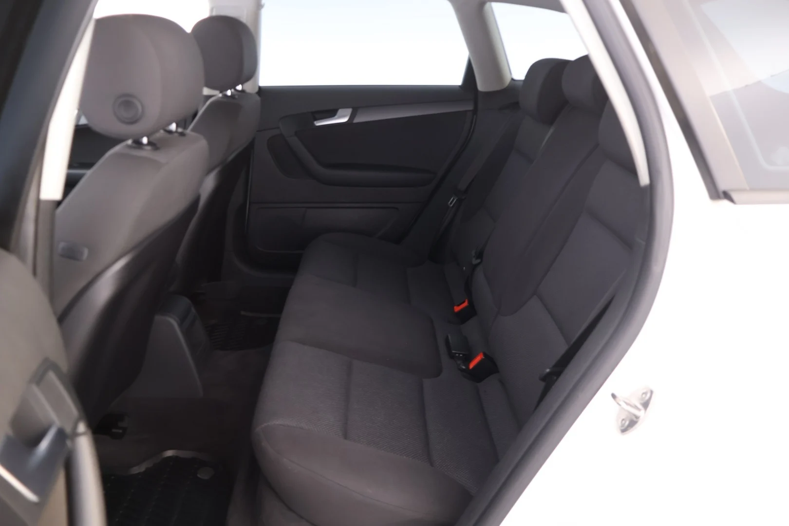 Car Image - NEL7RbseZkIkqJ1uTL9GF