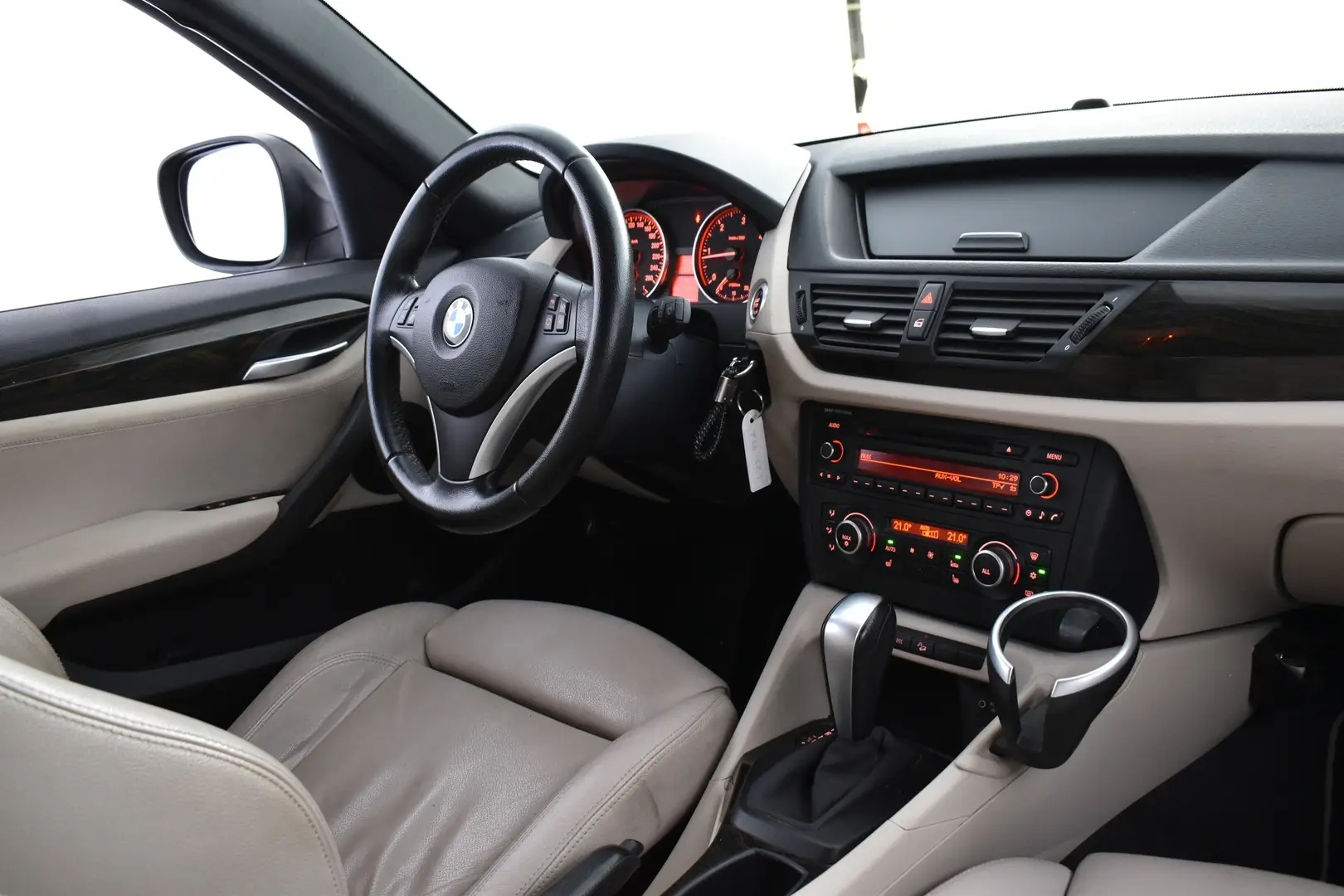 Car Image - 6J7xgldkjhVKfdQTI8ELRd
