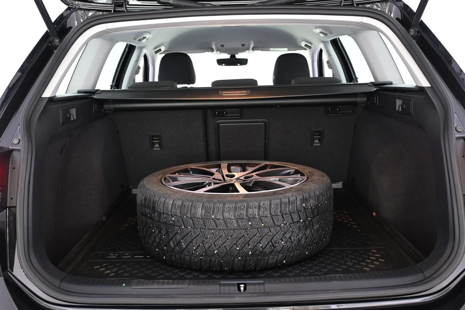 Car Image - 6nU3Ot2i98qwVUFoIeYMtM