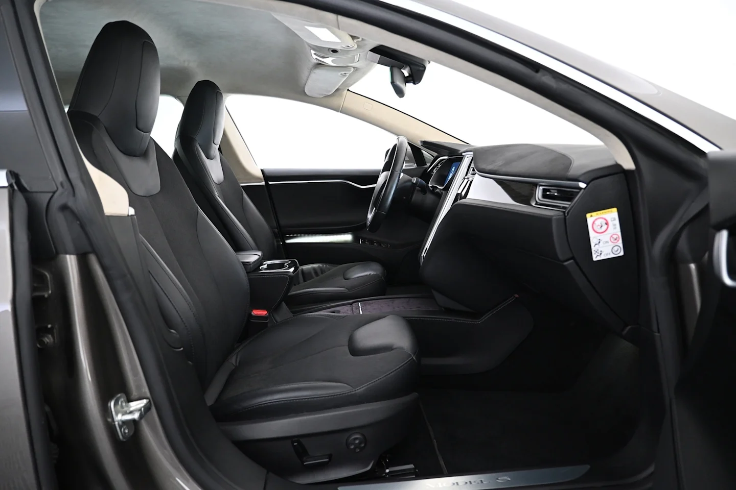Car Image - 7KlrH1ZIuLLxiwgLjFzlri