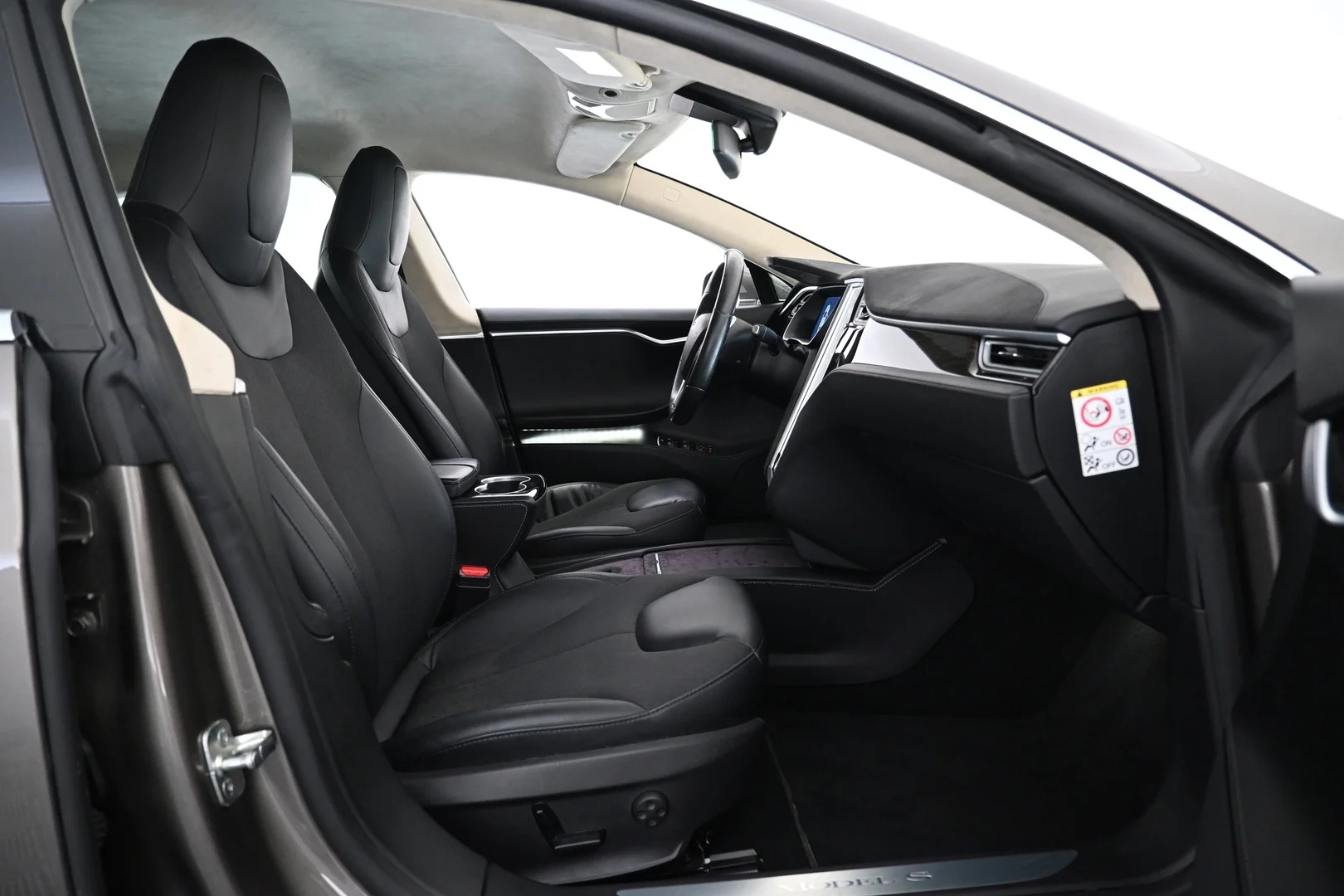 Car Image - 7KlrH1ZIuLLxiwgLjFzlri