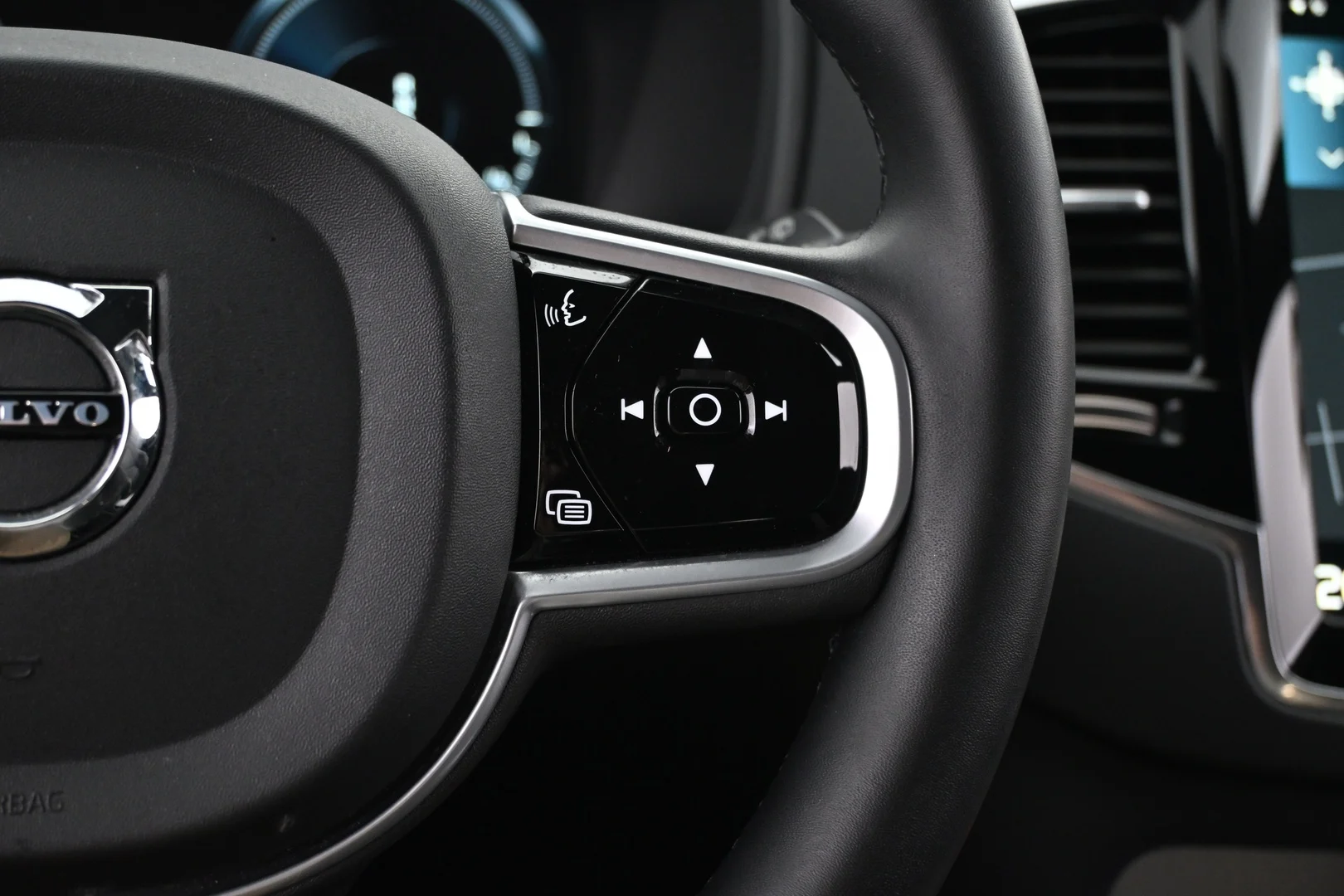 Car Image - 4MB6D1kKajtsFz38G81ih3