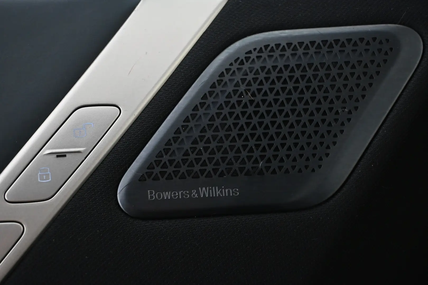 Car Image - 3ddSLBt6JJ3PCX1g9paF2h