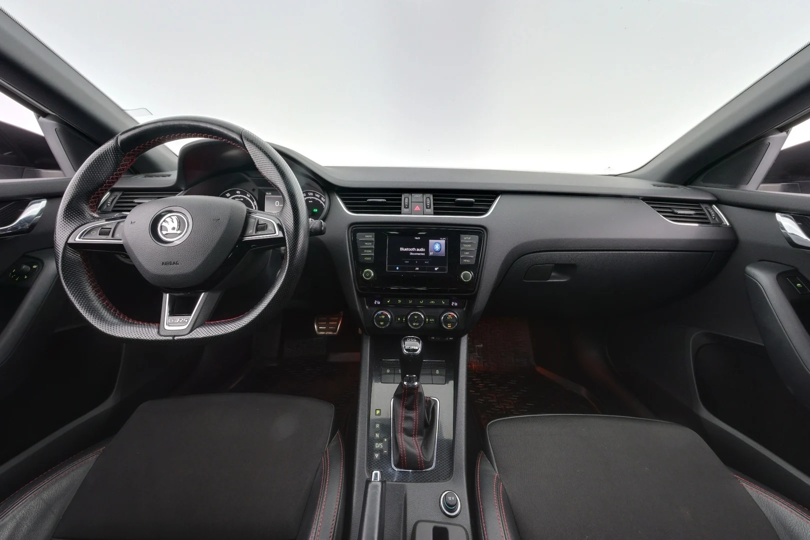 Car Image - dXYF3UzpEi1I6avoTLxot