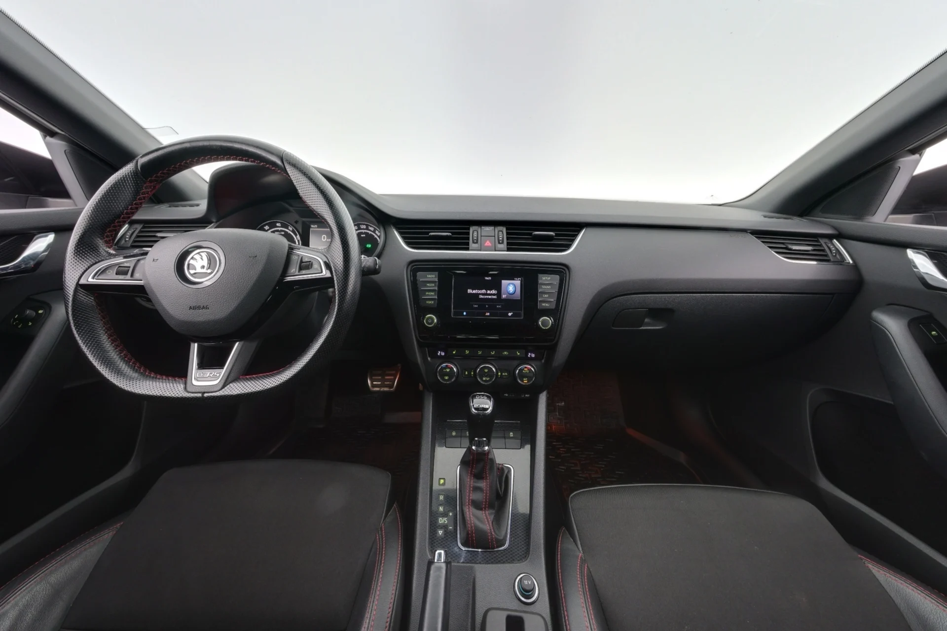 Car Image - dXYF3UzpEi1I6avoTLxot