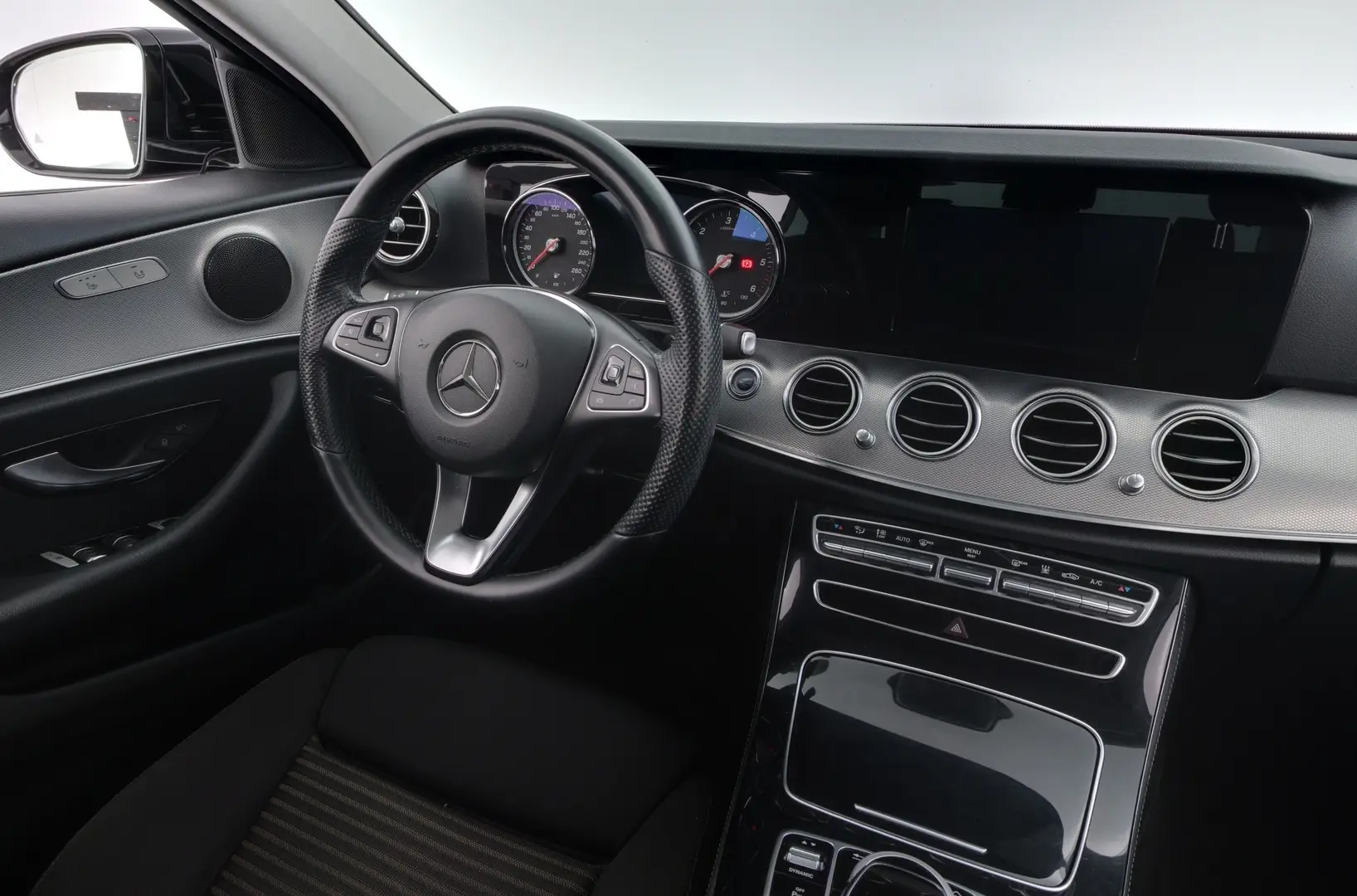 Car Image - 3551e4O2eszF6WXxNbH6Um