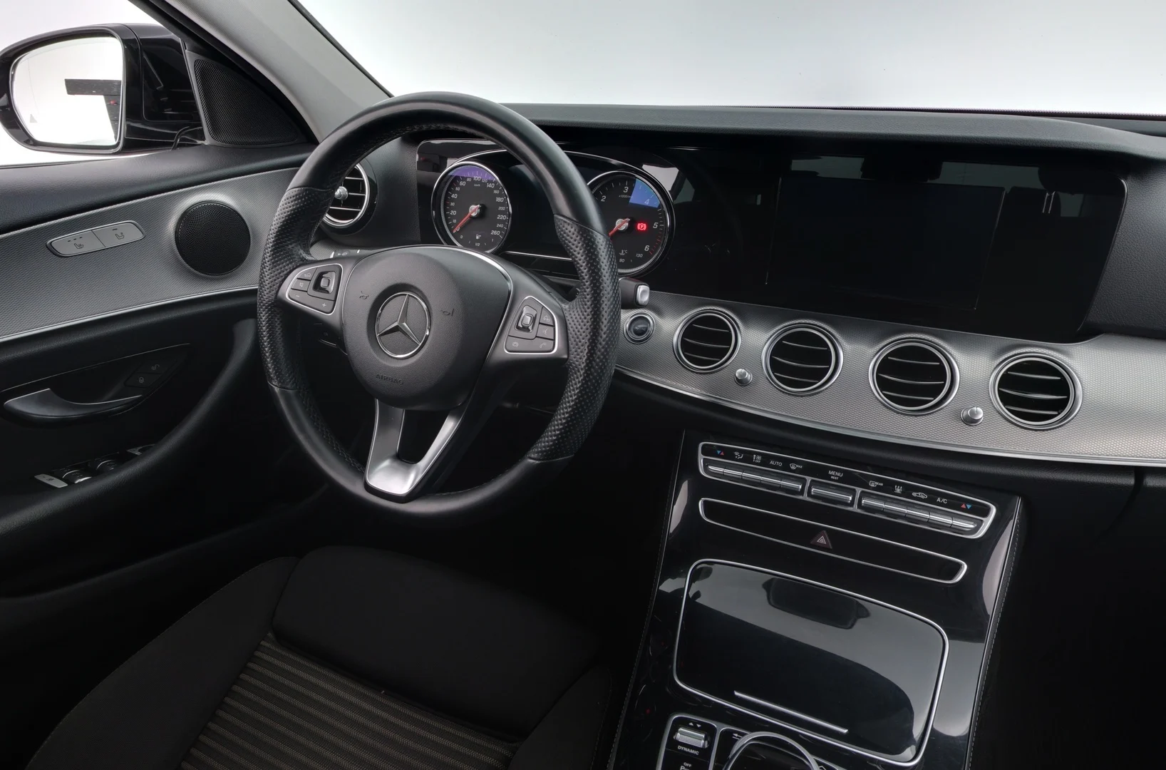 Car Image - 3551e4O2eszF6WXxNbH6Um