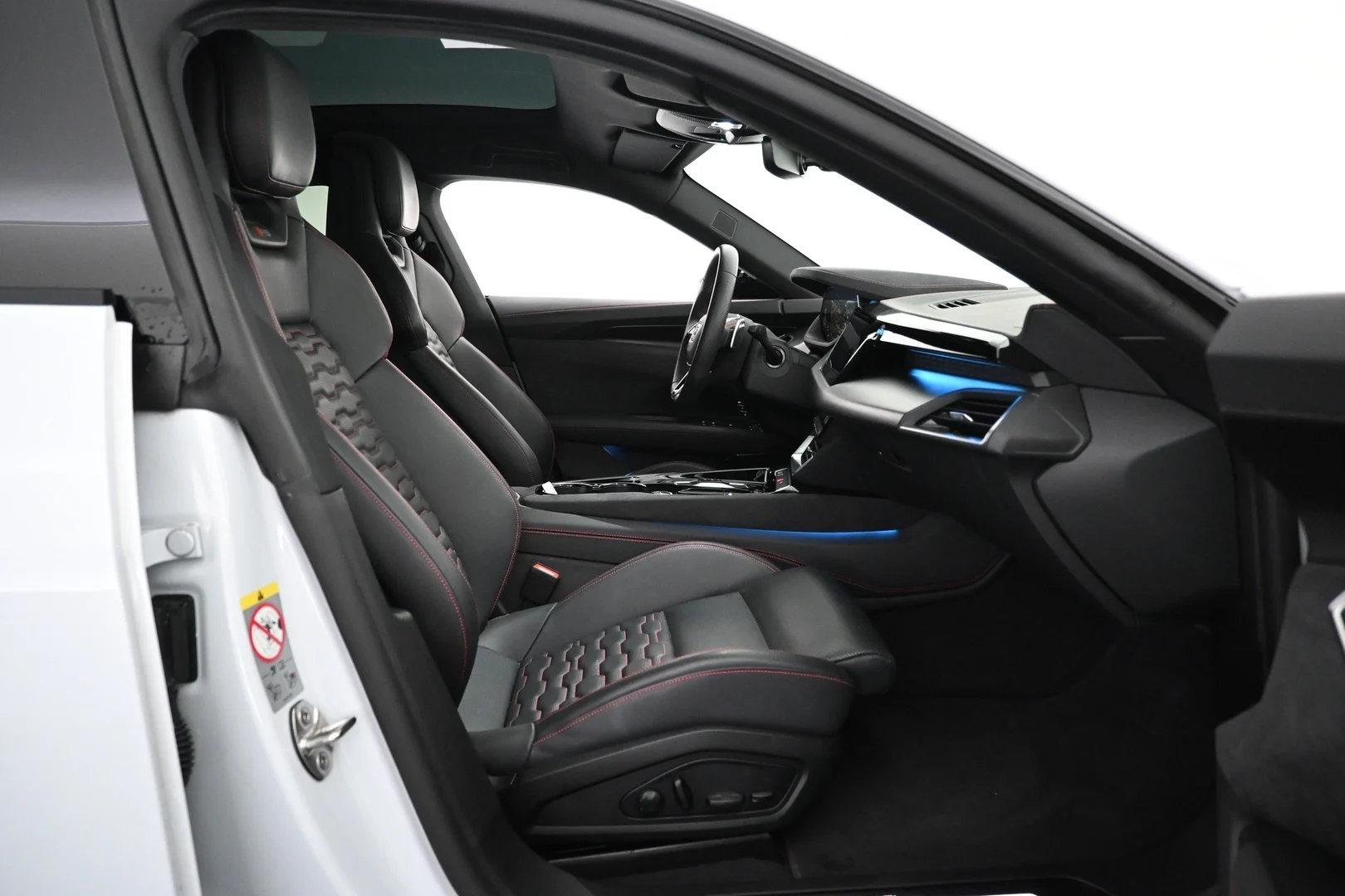 Car Image - 6jITkmC8Ad51CZDk4w6hJe