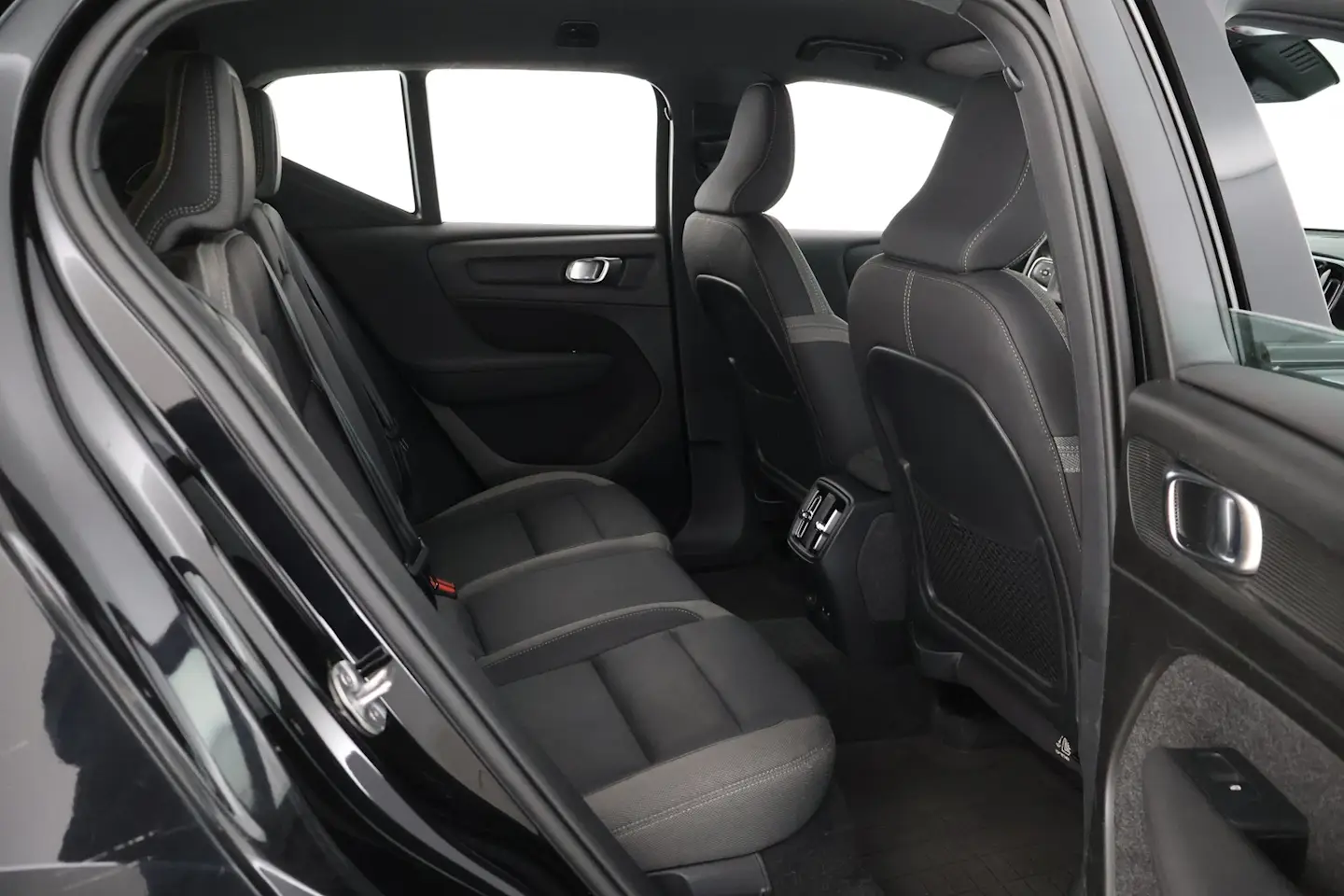 Car Image - 2sHgDwhSjgFQab8dXSBhrc