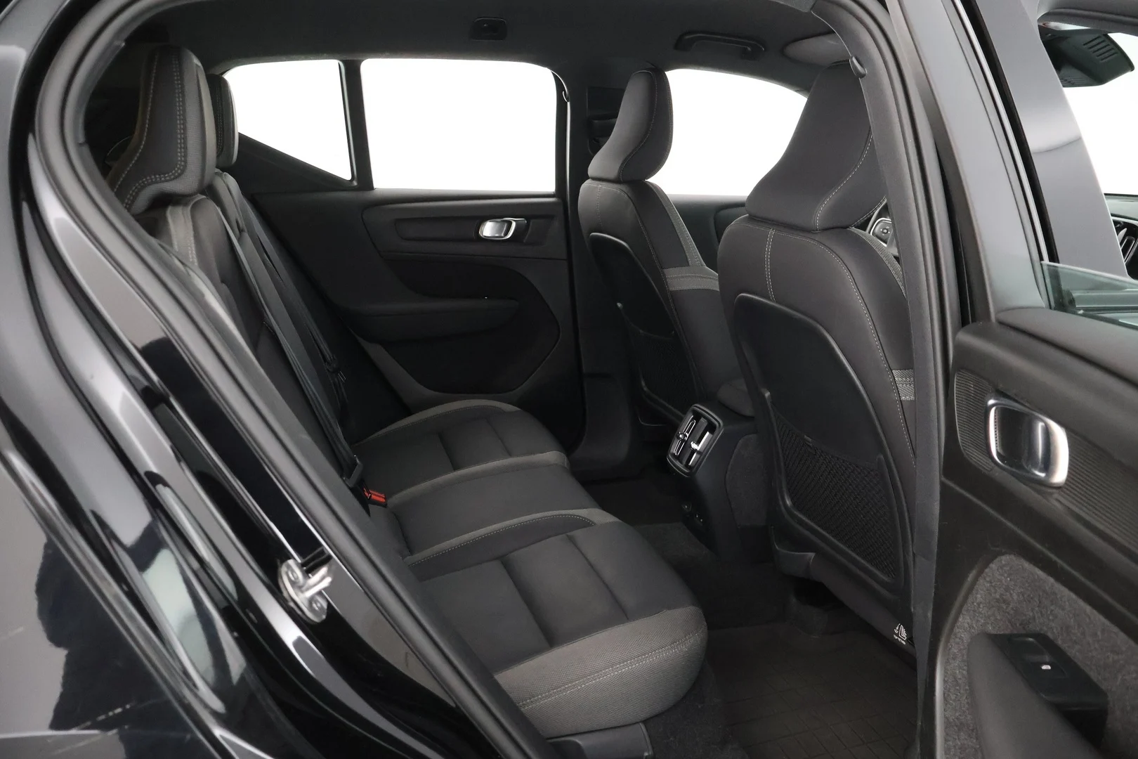 Car Image - 2sHgDwhSjgFQab8dXSBhrc