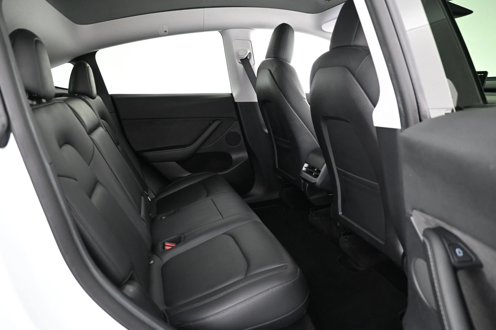 Car Image - 1L9LTzufGVtiS41ztpnYc1