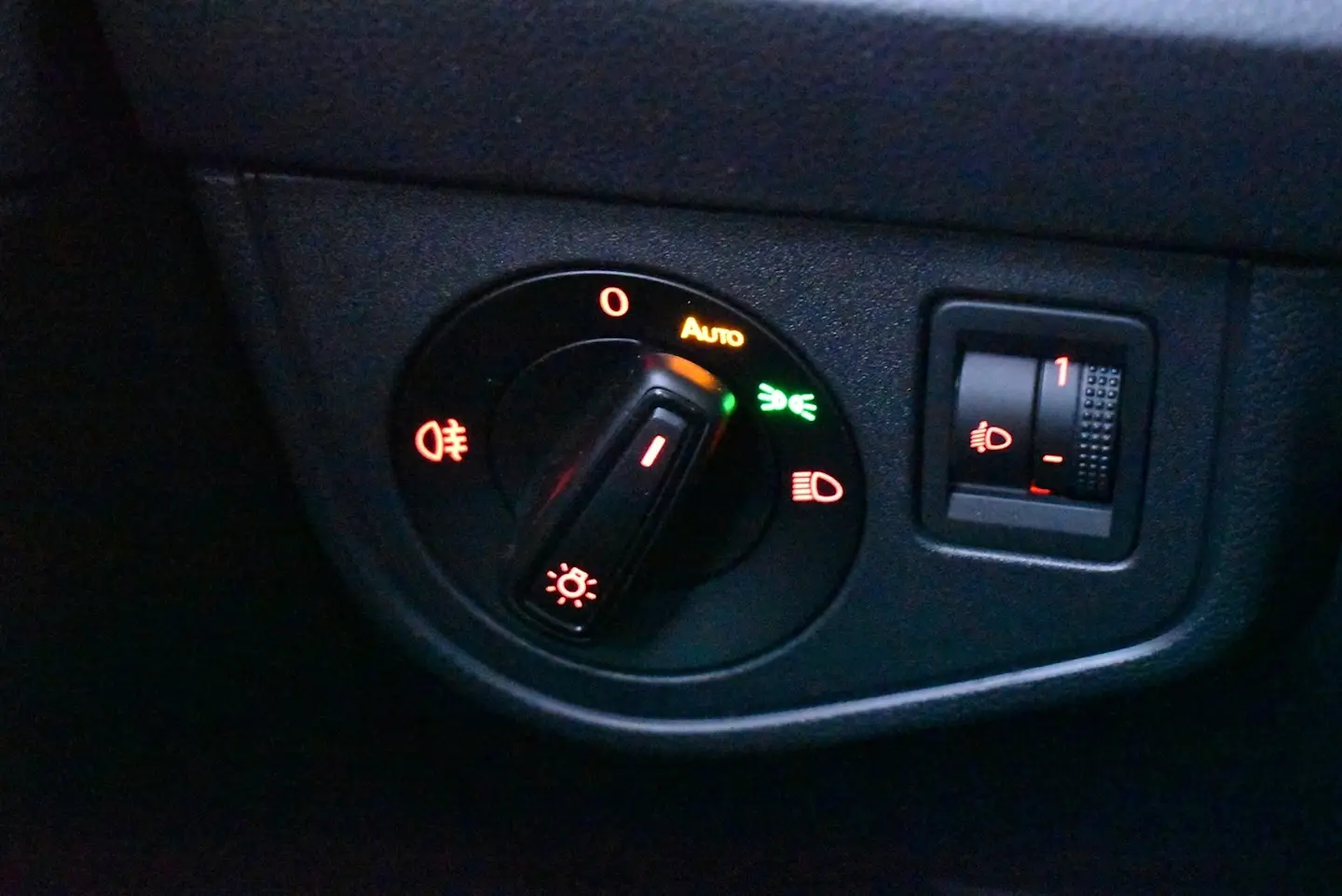 Car Image - 1DqnmwK8MGTcAcyyDYC6u1