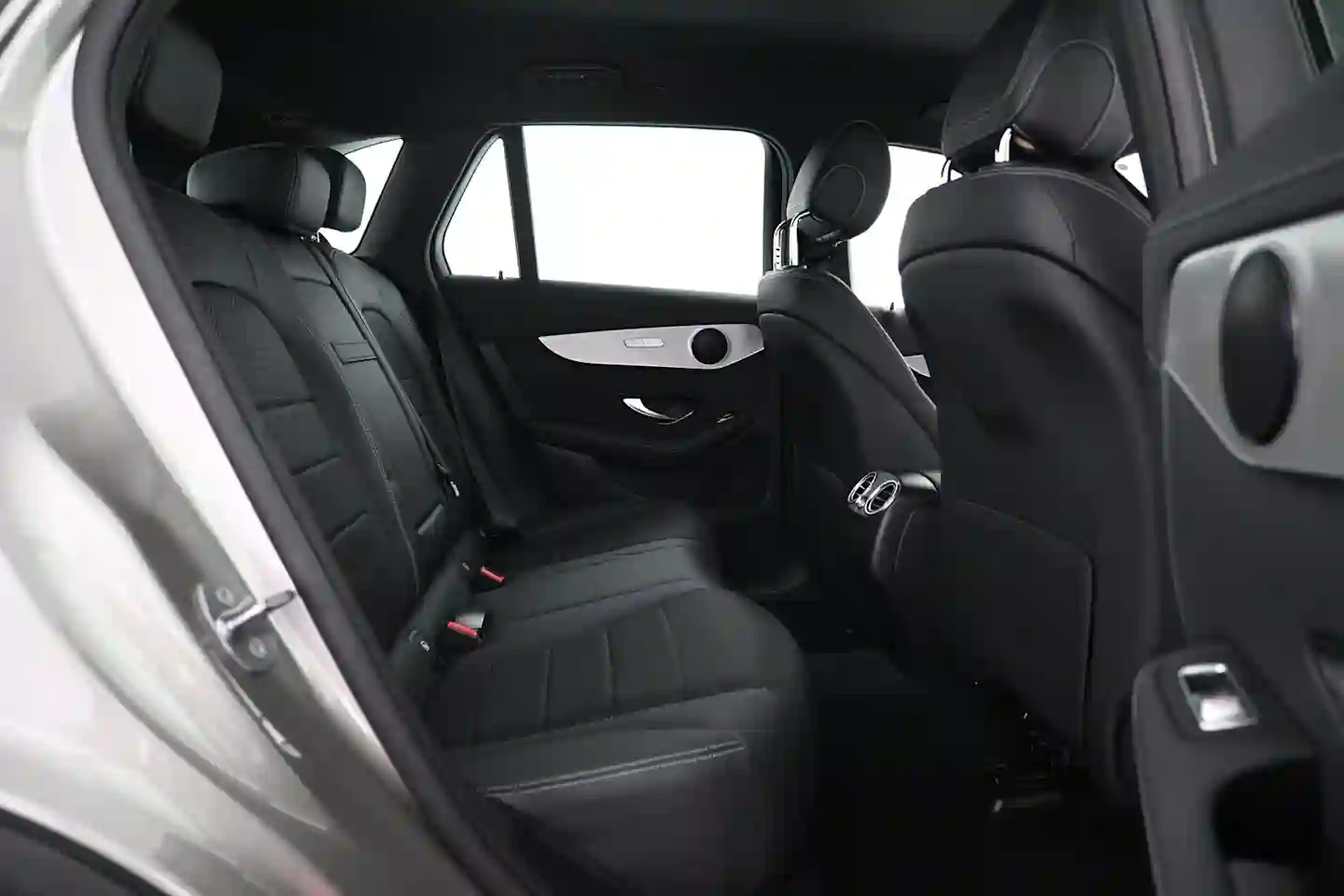 Car Image - 5zOW3G9IP04ZiOCHM1ZoxI