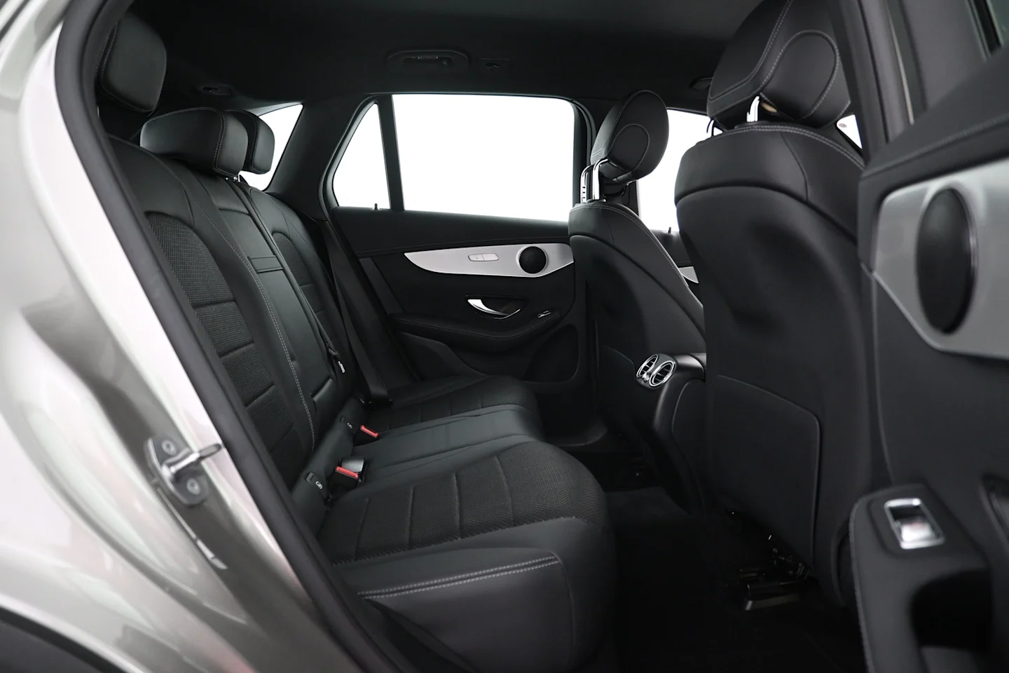 Car Image - 5zOW3G9IP04ZiOCHM1ZoxI