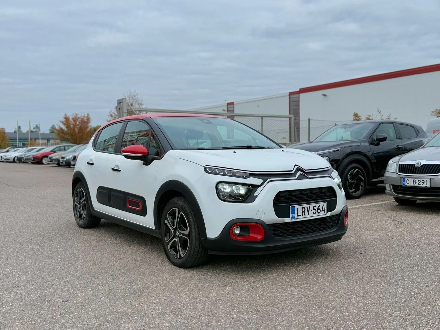 Car Image - 1yNFGpDf25JD4jSsqbB360