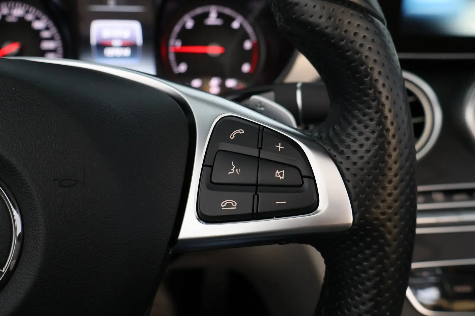Car Image - 3fBXaejgBTpfaBWfKca1XI