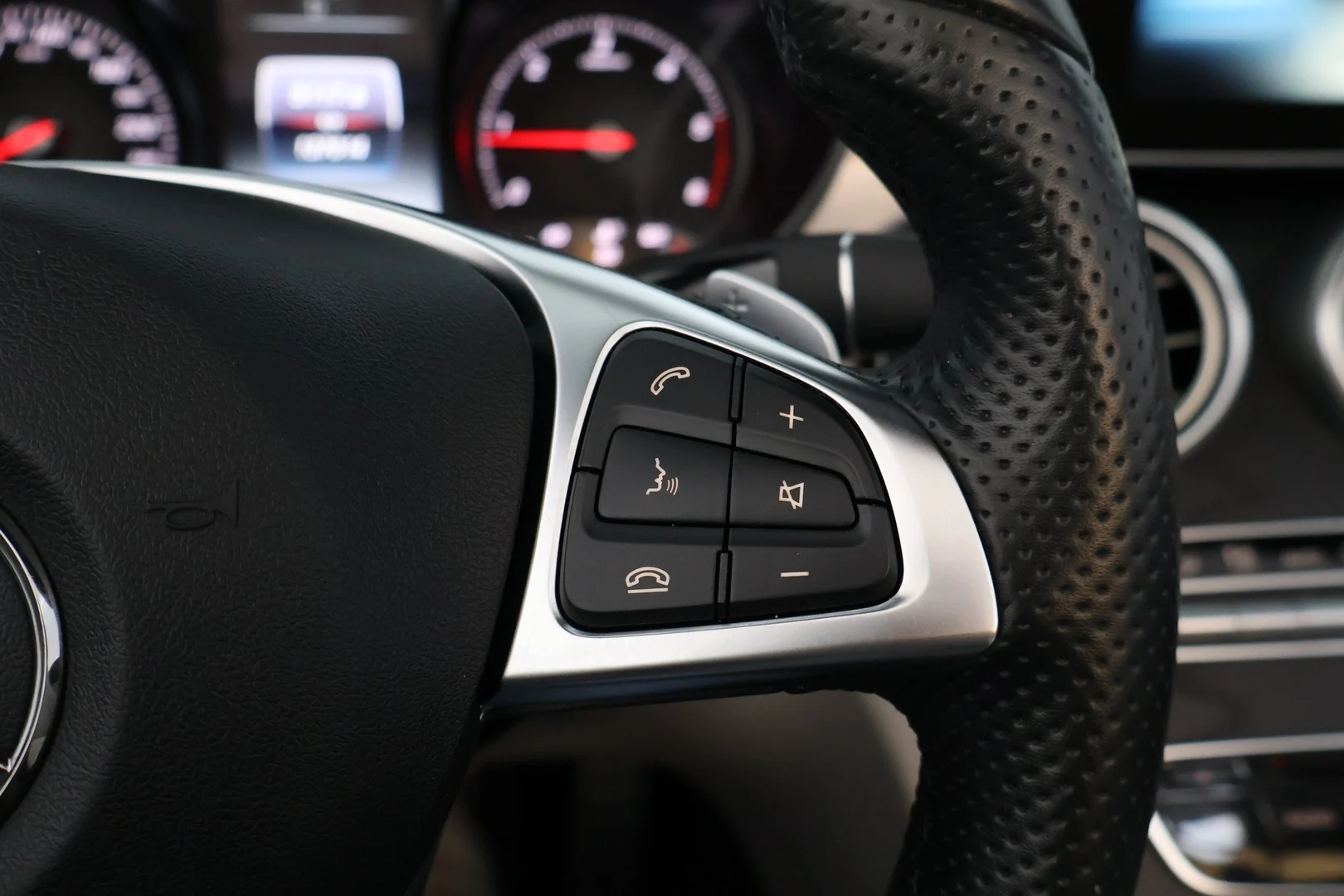 Car Image - 3fBXaejgBTpfaBWfKca1XI