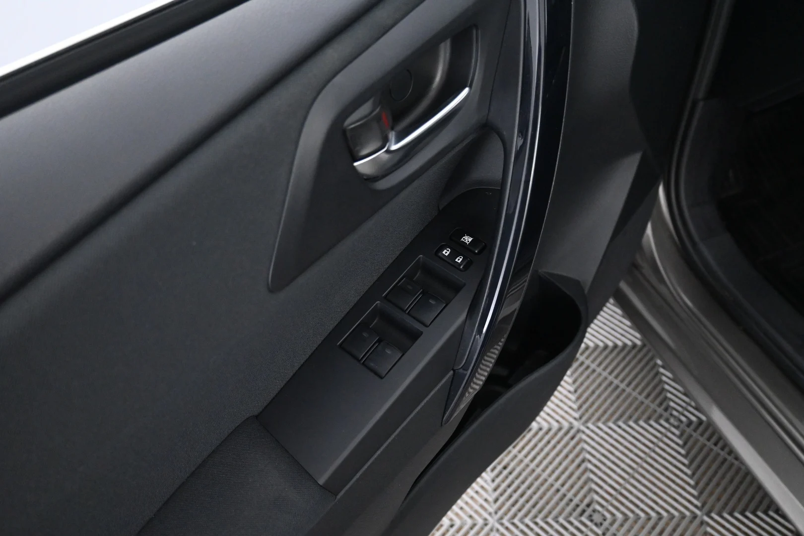 Car Image - 5AVsZ5i8YxVrKvWpiiGGlV