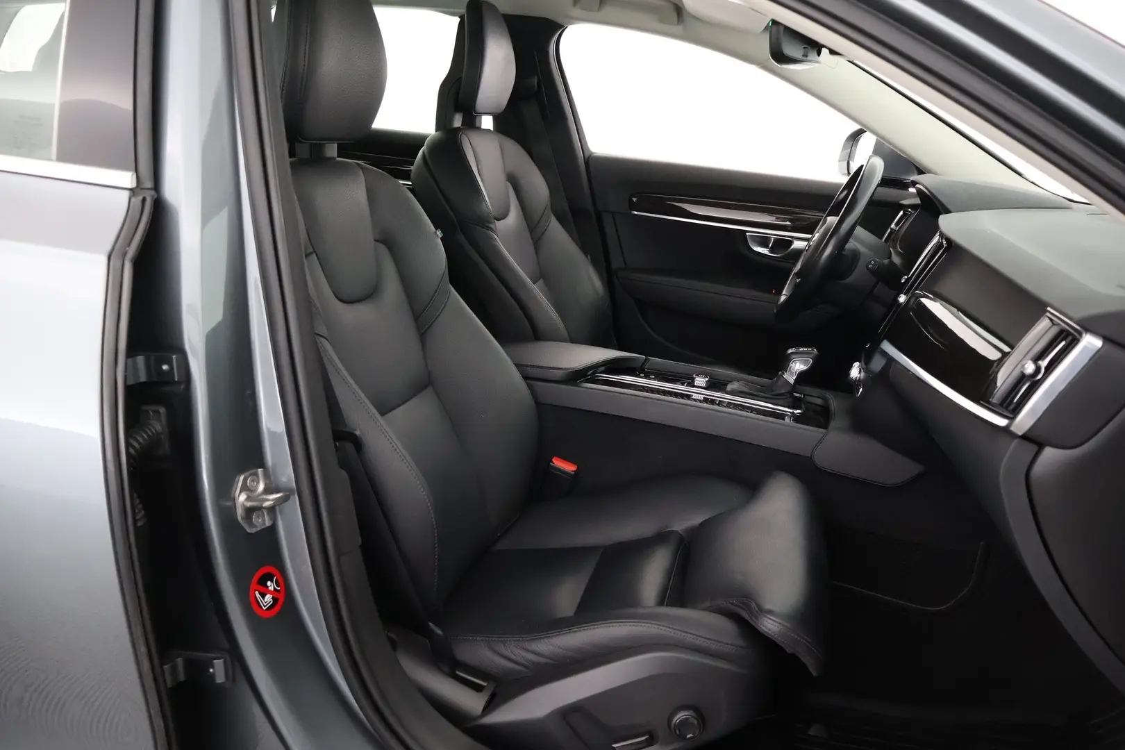 Car Image - 2i06vuxnwWM18zt0dfOza7