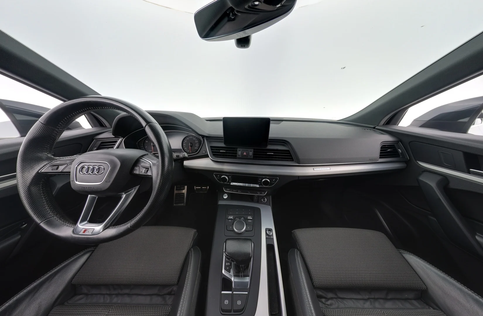 Car Image - JchVWG8fCsDUmIMJ4pog0