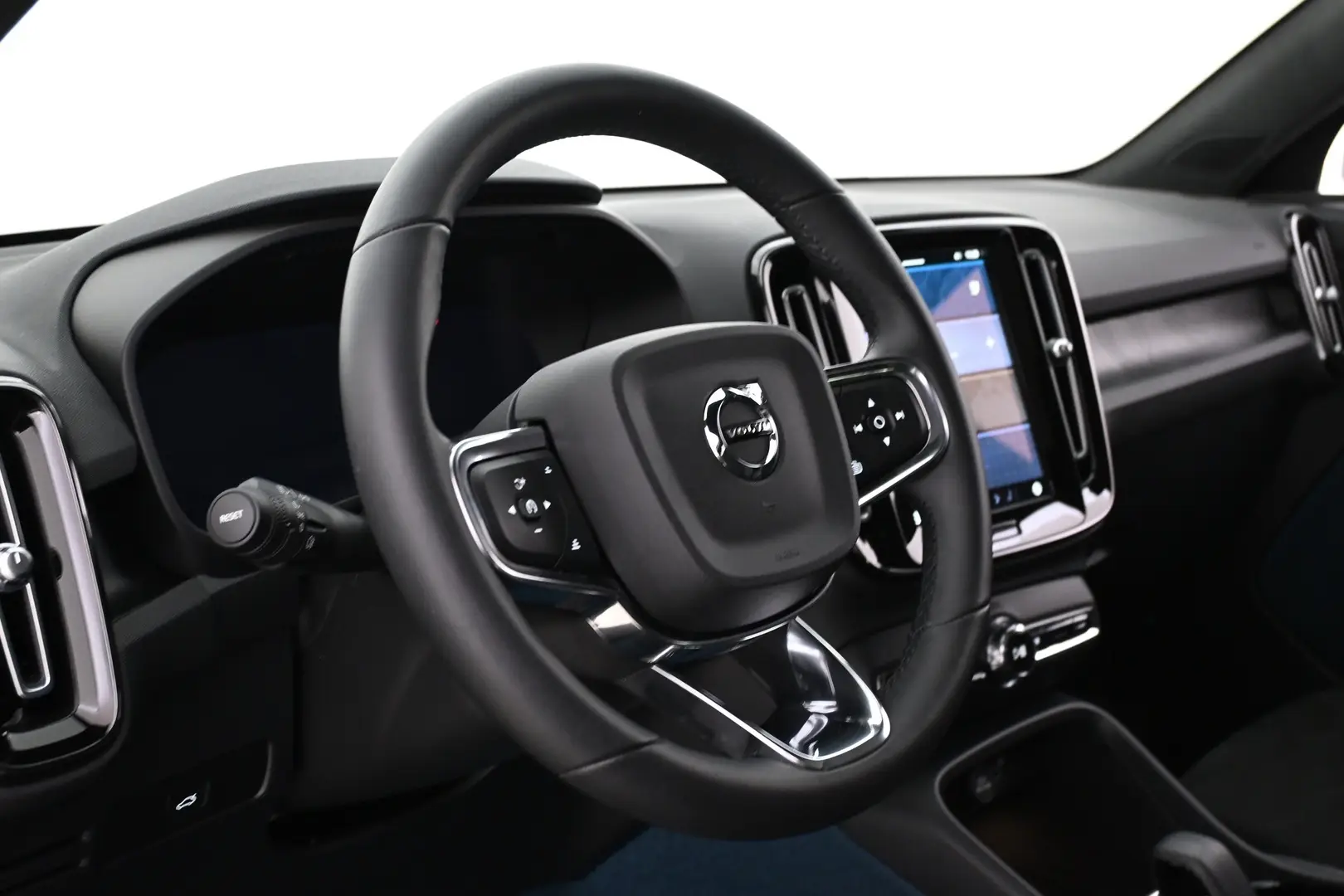 Car Image - 6ospM4WO3LpY4pcBmE1UG0