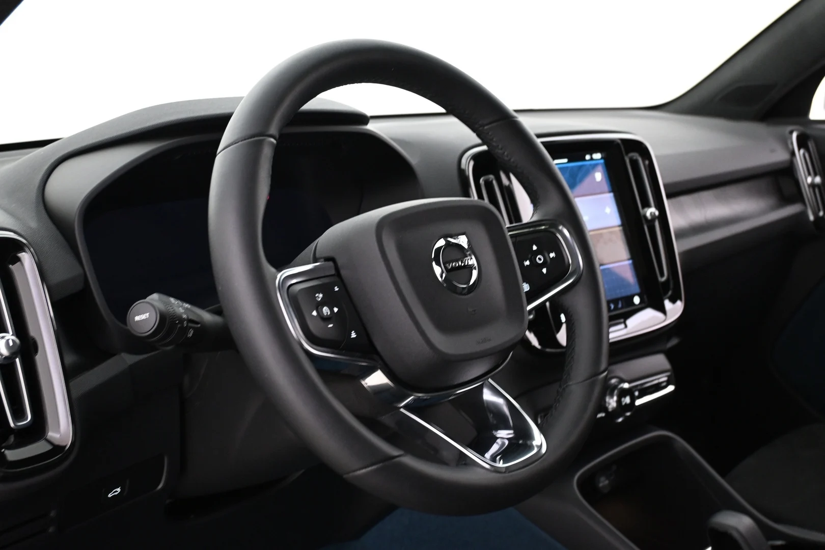 Car Image - 6ospM4WO3LpY4pcBmE1UG0