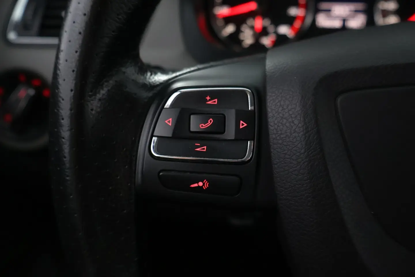 Car Image - 14LJBjdppavA5XptYf4ZUi