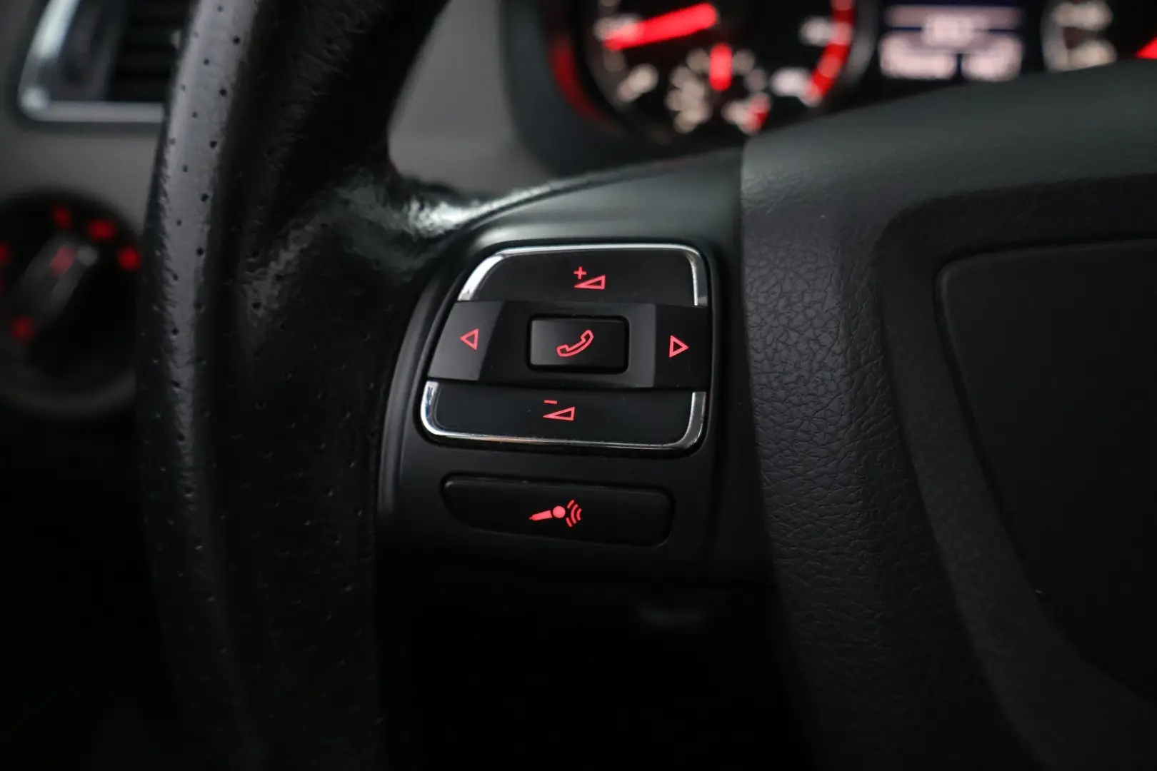 Car Image - 14LJBjdppavA5XptYf4ZUi