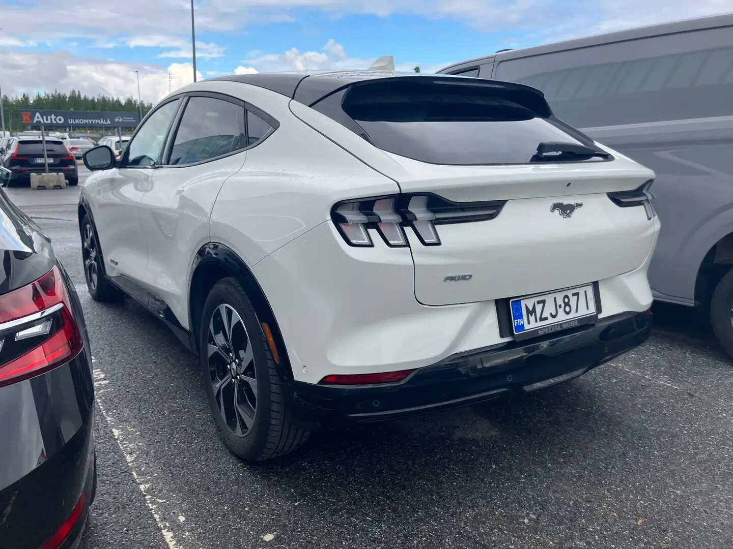 Car Image - 7kVtfeBxb34FGonjH3O4Dr