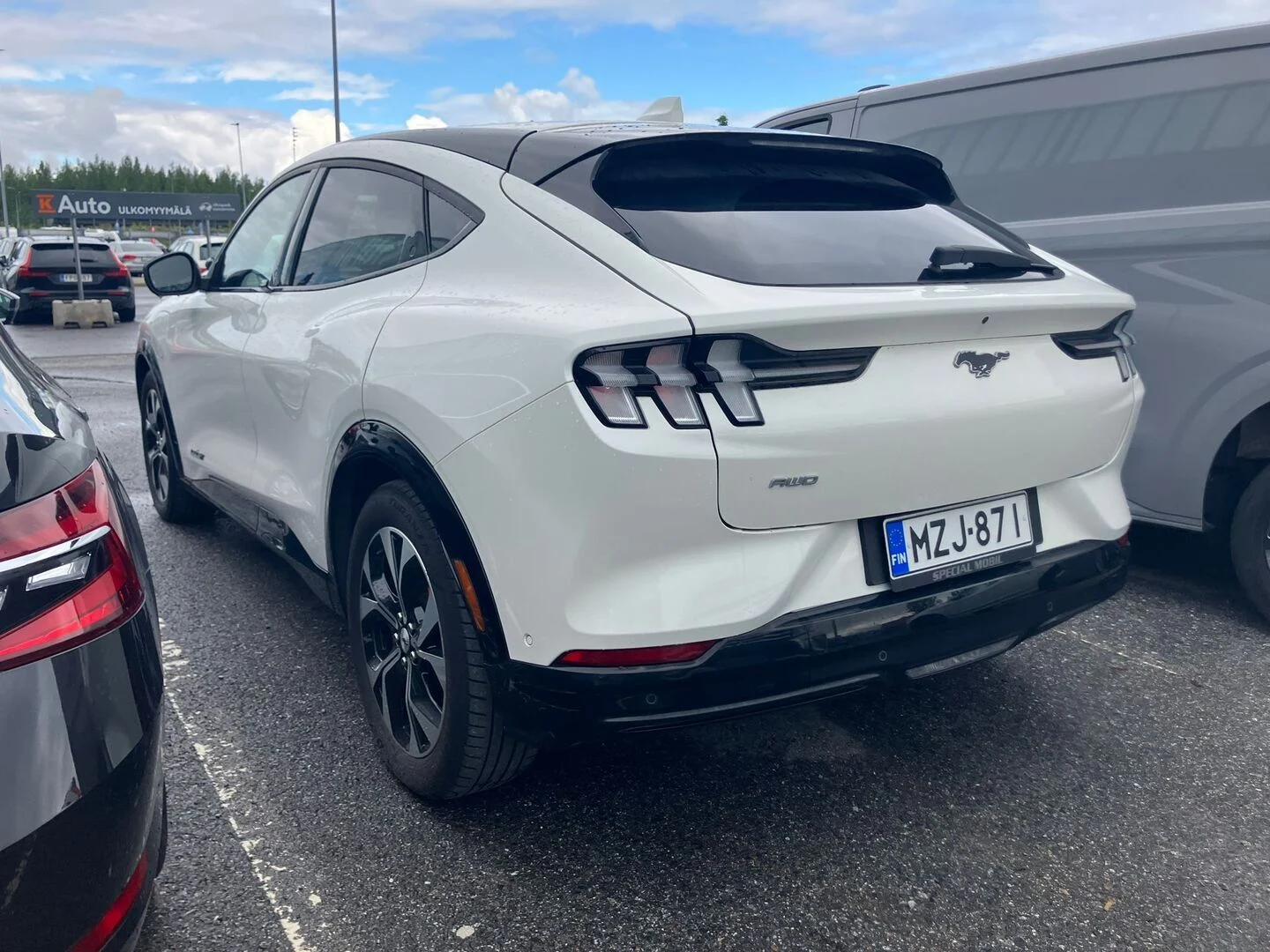 Car Image - 7kVtfeBxb34FGonjH3O4Dr